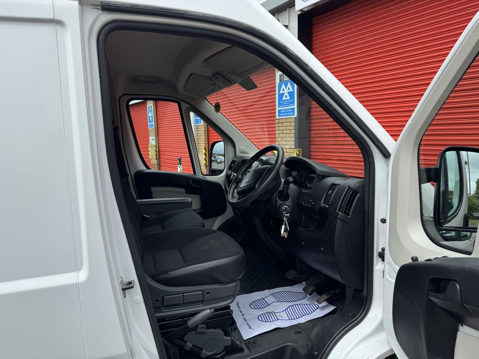 Peugeot Boxer 2.2 BlueHDi 335 Professional Panel Van 5dr Diesel Manual L3 H2 Euro 6 (s/s) (140 ps)
