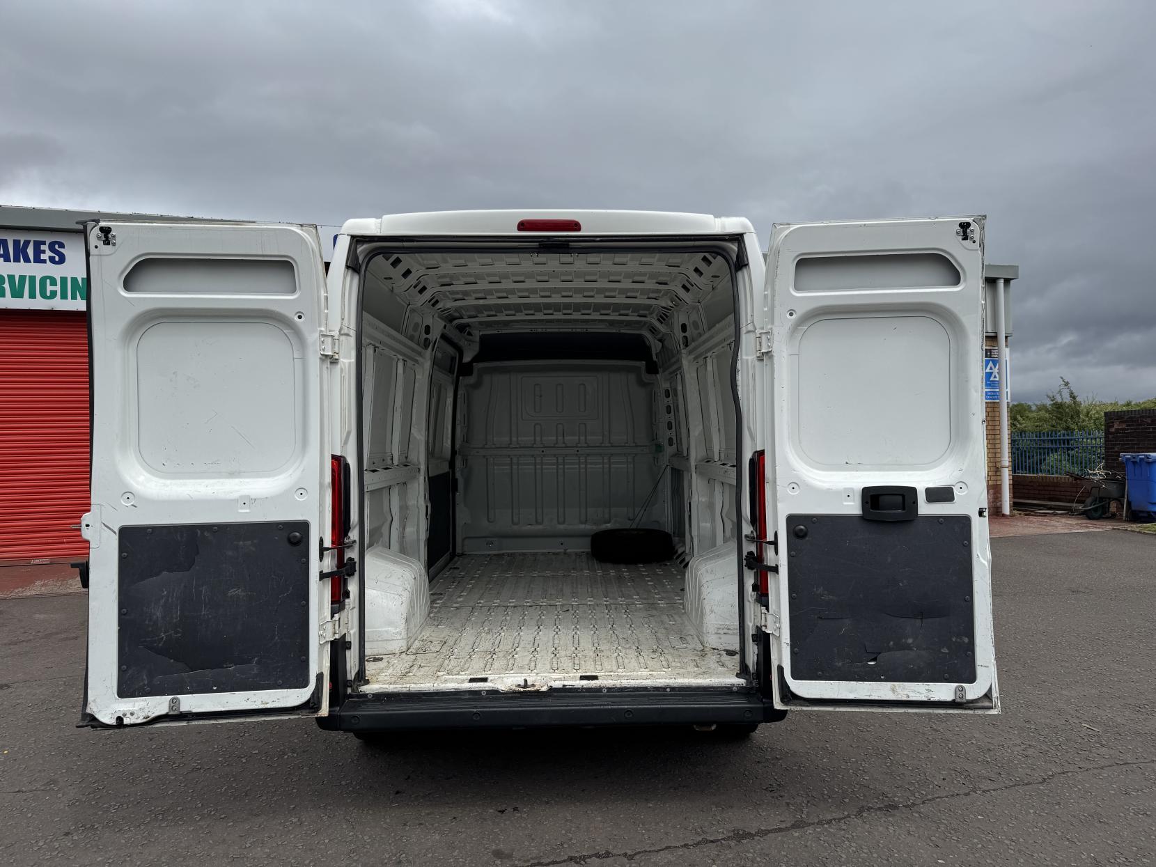 Peugeot Boxer 2.2 BlueHDi 335 Professional Panel Van 5dr Diesel Manual L3 H2 Euro 6 (s/s) (140 ps)