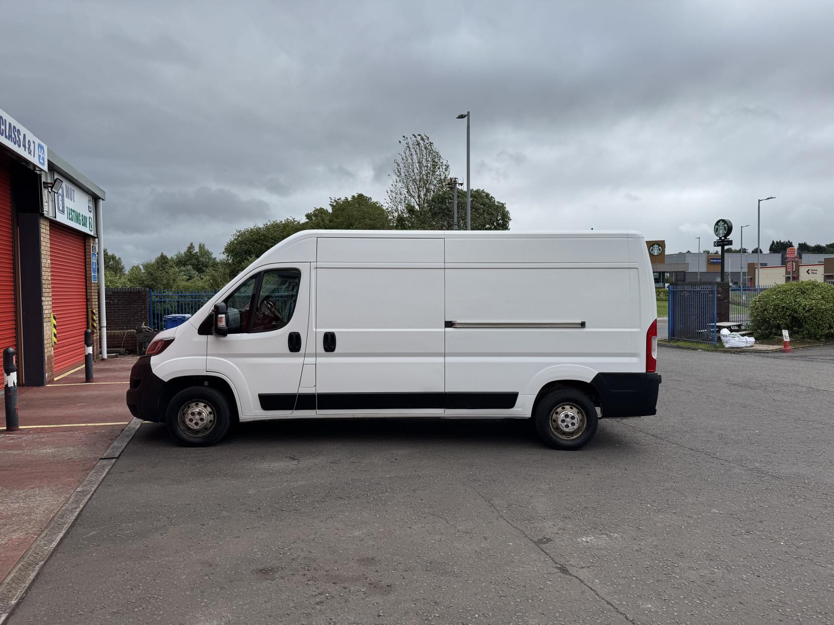 Peugeot Boxer 2.2 BlueHDi 335 Professional Panel Van 5dr Diesel Manual L3 H2 Euro 6 (s/s) (140 ps)