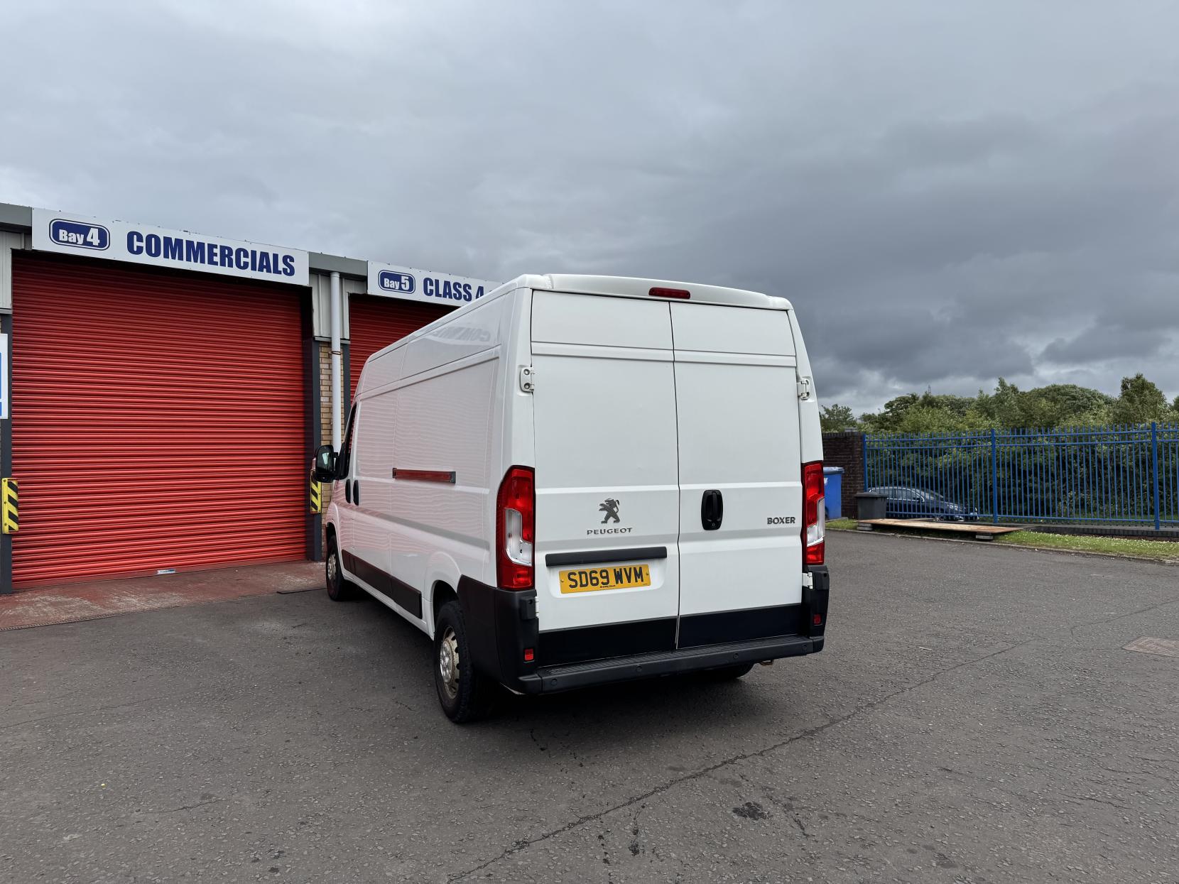 Peugeot Boxer 2.2 BlueHDi 335 Professional Panel Van 5dr Diesel Manual L3 H2 Euro 6 (s/s) (140 ps)