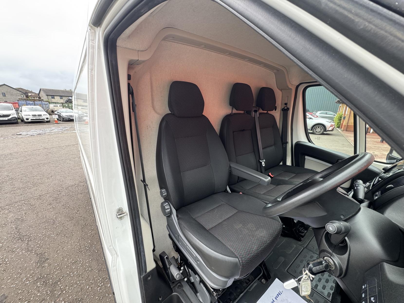 Peugeot Boxer 2.2 BlueHDi 335 Professional Panel Van 5dr Diesel Manual L3 H2 Euro 6 (s/s) (140 ps)