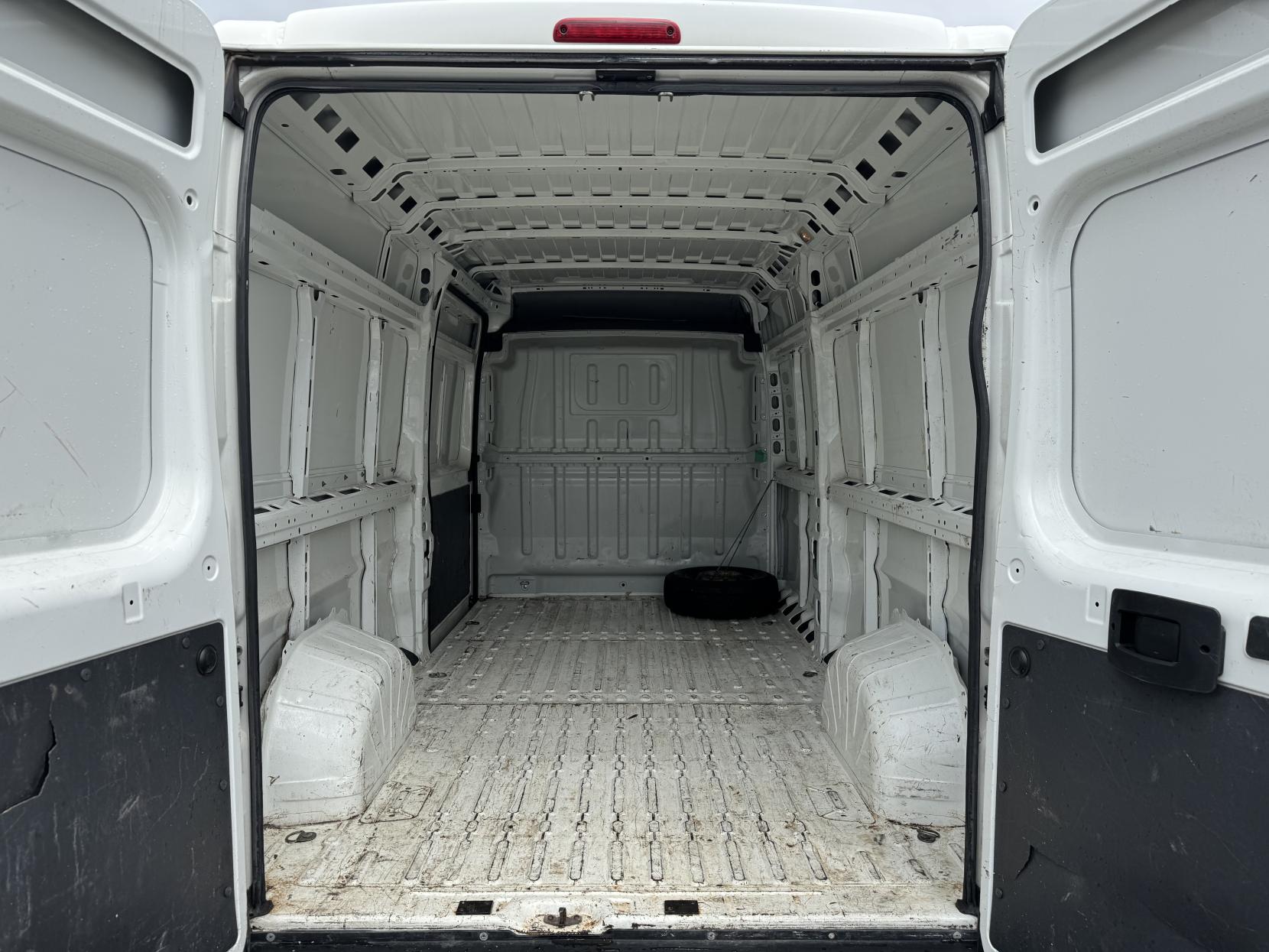 Peugeot Boxer 2.2 BlueHDi 335 Professional Panel Van 5dr Diesel Manual L3 H2 Euro 6 (s/s) (140 ps)