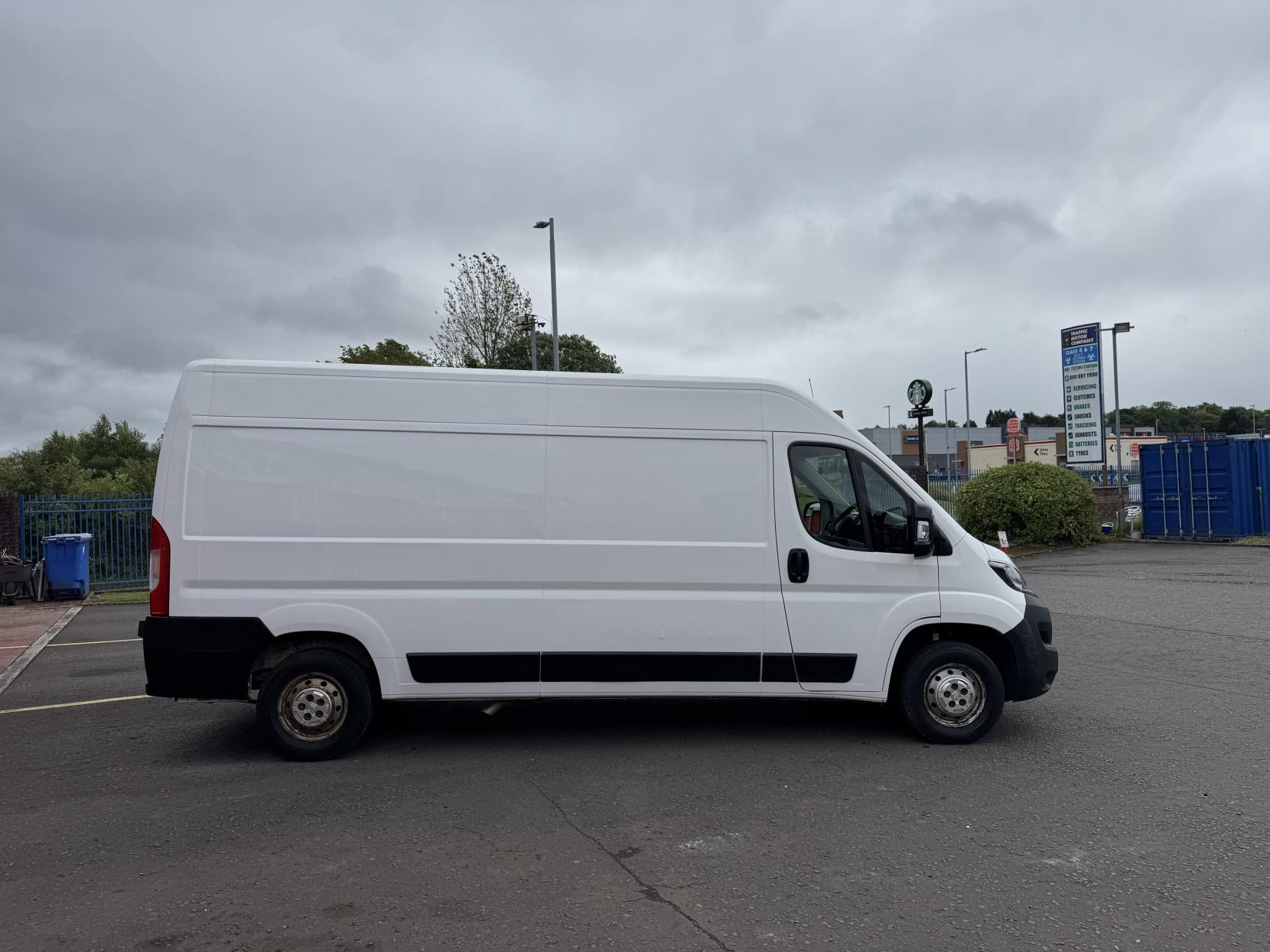 Peugeot Boxer 2.2 BlueHDi 335 Professional Panel Van 5dr Diesel Manual L3 H2 Euro 6 (s/s) (140 ps)