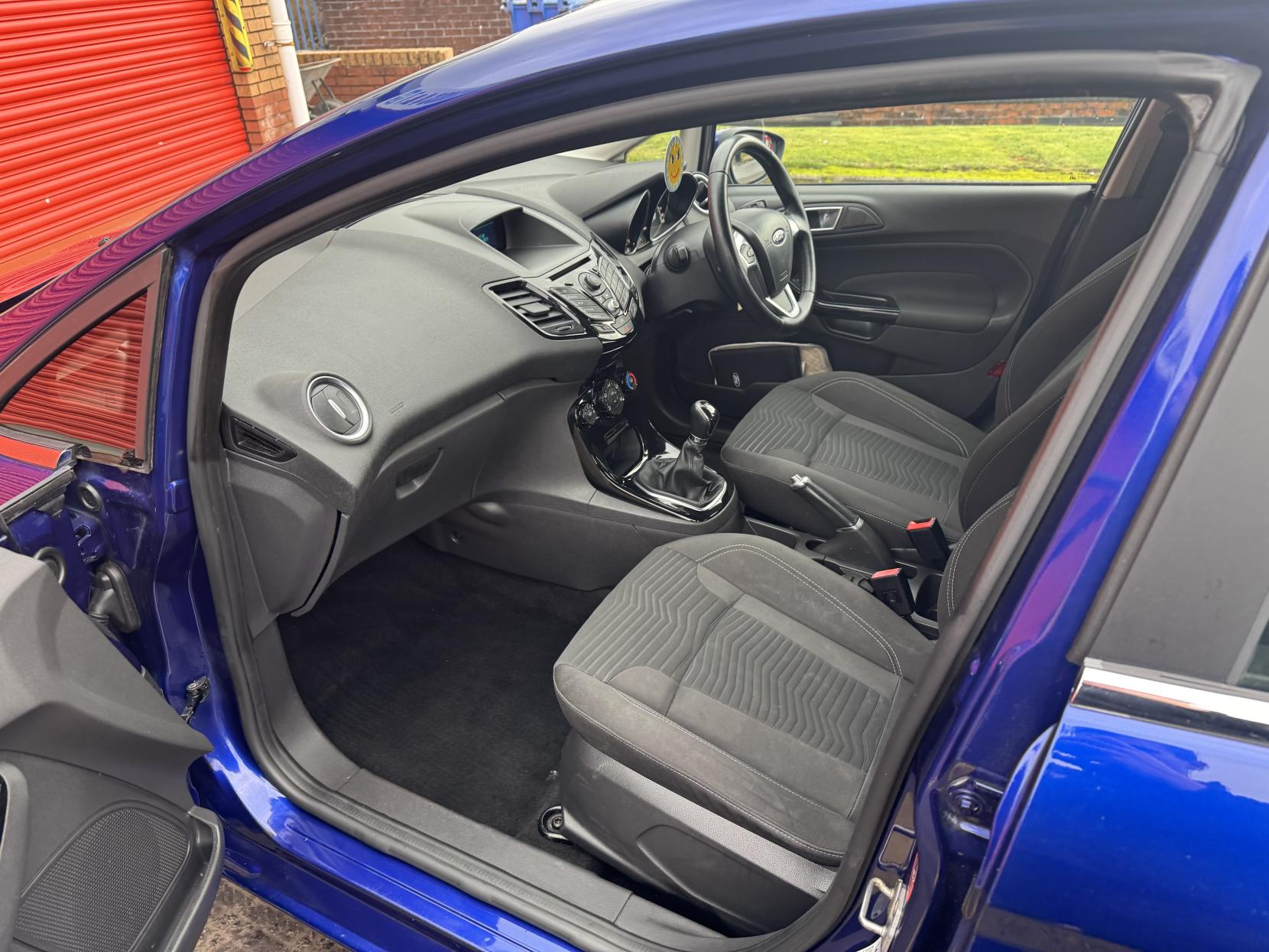 Ford Fiesta 1.25 Zetec Hatchback 5dr Petrol Manual Euro 5 (82 ps)