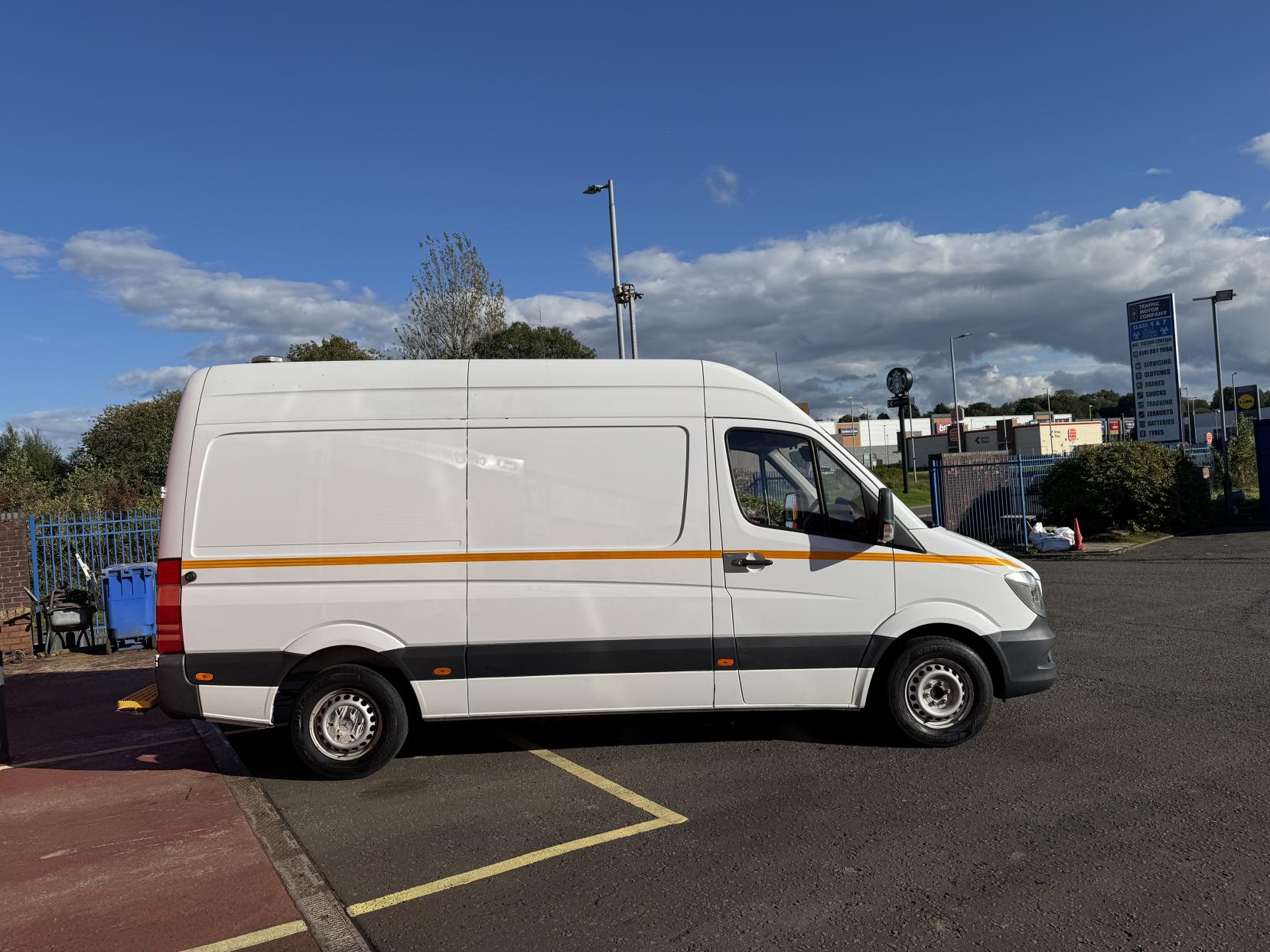 Mercedes-Benz Sprinter 2.1 314 CDi Panel Van 5dr Diesel Manual RWD L2 (213 g/km, 140 bhp)