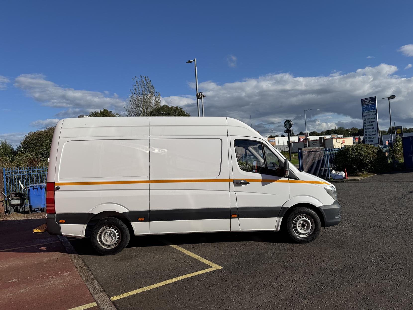 Mercedes-Benz Sprinter 2.1 314 CDi Panel Van 5dr Diesel Manual RWD L2 (213 g/km, 140 bhp)