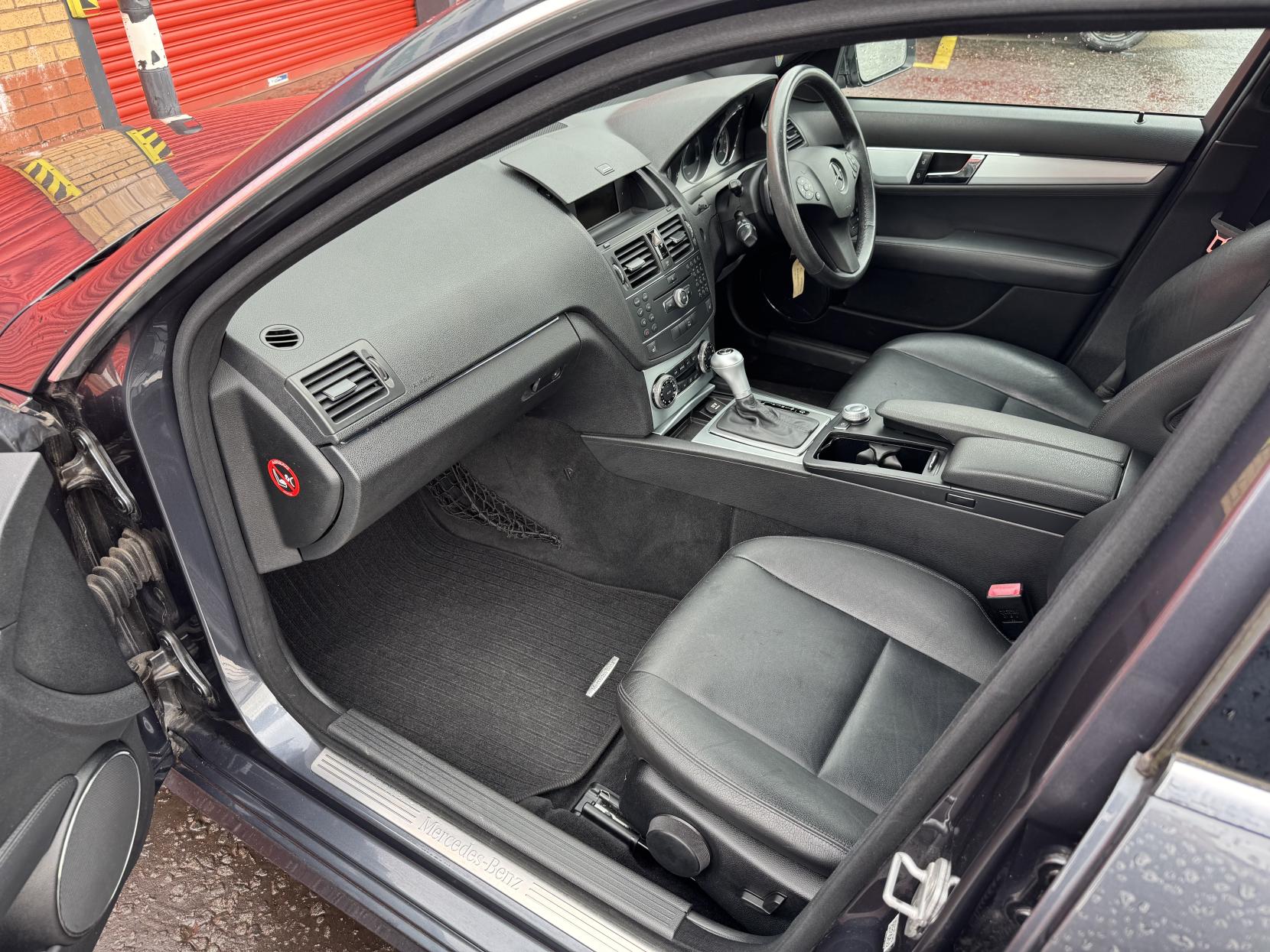 Mercedes-Benz C Class 1.8 C180K Sport Saloon 4dr Petrol Auto Euro 4 (156 ps)