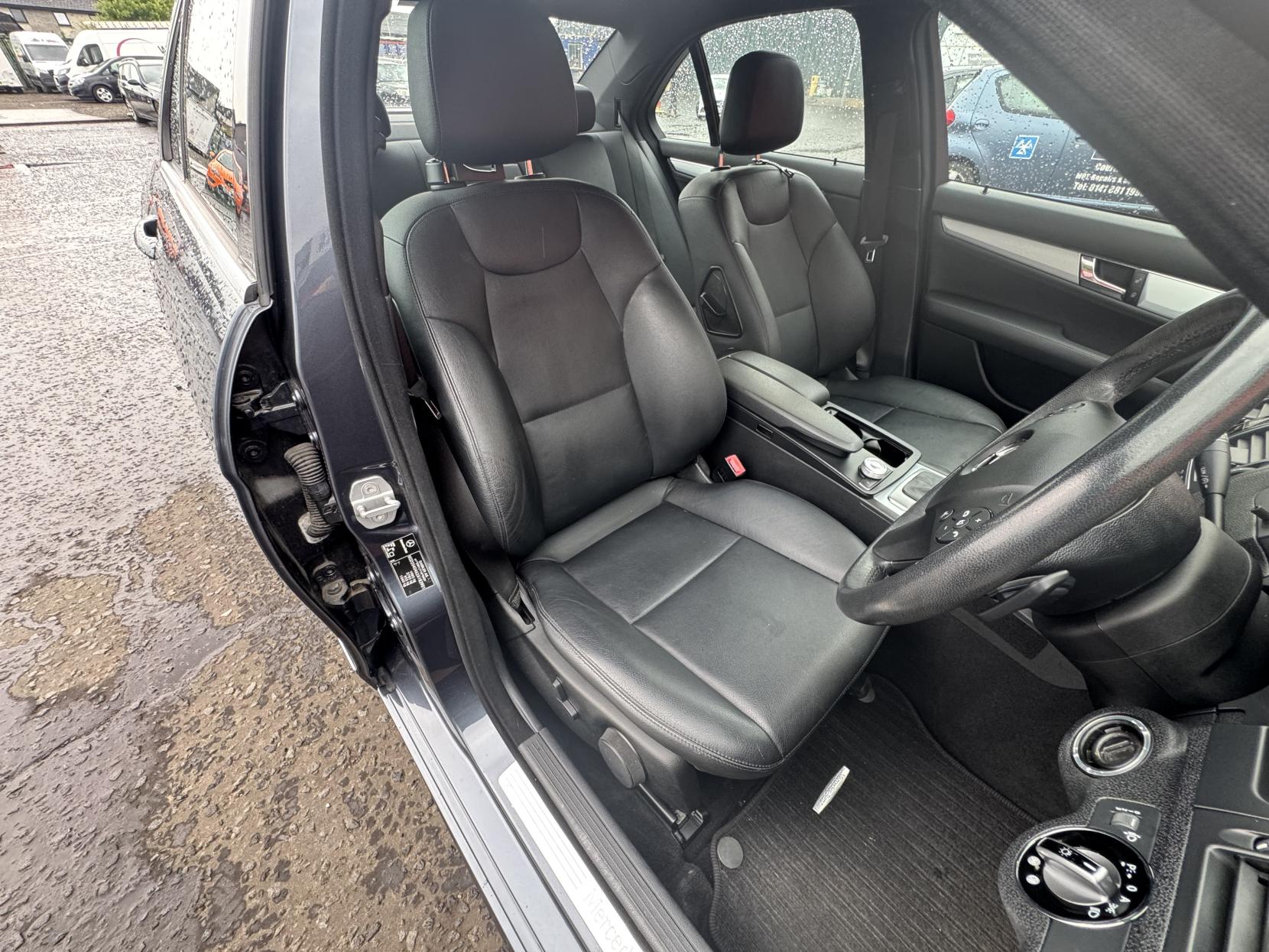 Mercedes-Benz C Class 1.8 C180K Sport Saloon 4dr Petrol Auto Euro 4 (156 ps)
