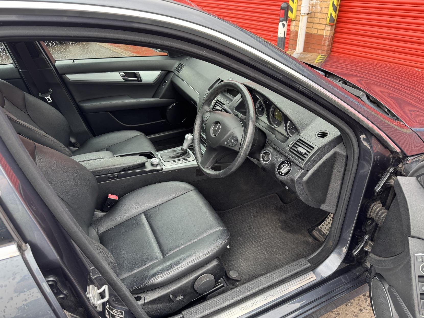 Mercedes-Benz C Class 1.8 C180K Sport Saloon 4dr Petrol Auto Euro 4 (156 ps)