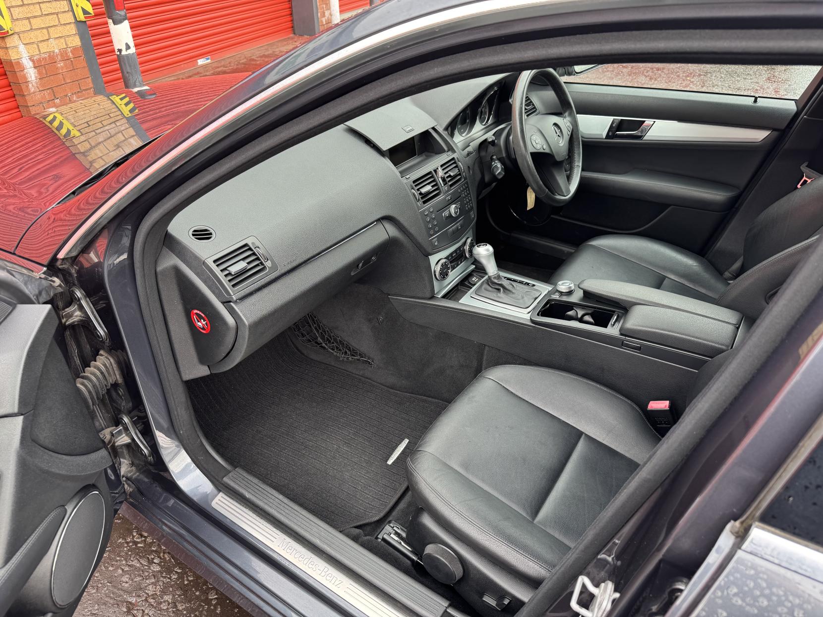 Mercedes-Benz C Class 1.8 C180K Sport Saloon 4dr Petrol Auto Euro 4 (156 ps)