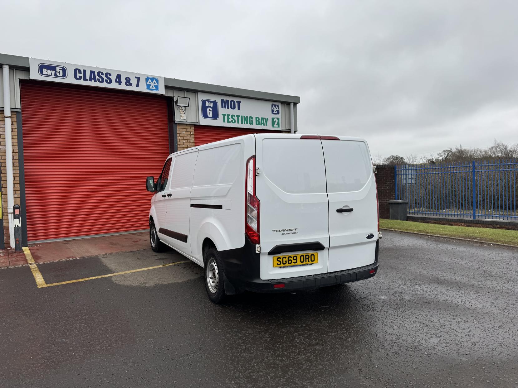 Ford Transit Custom 2.0 300 EcoBlue Leader Panel Van 5dr Diesel Manual L2 H1 Euro 6 (s/s) (105 ps)