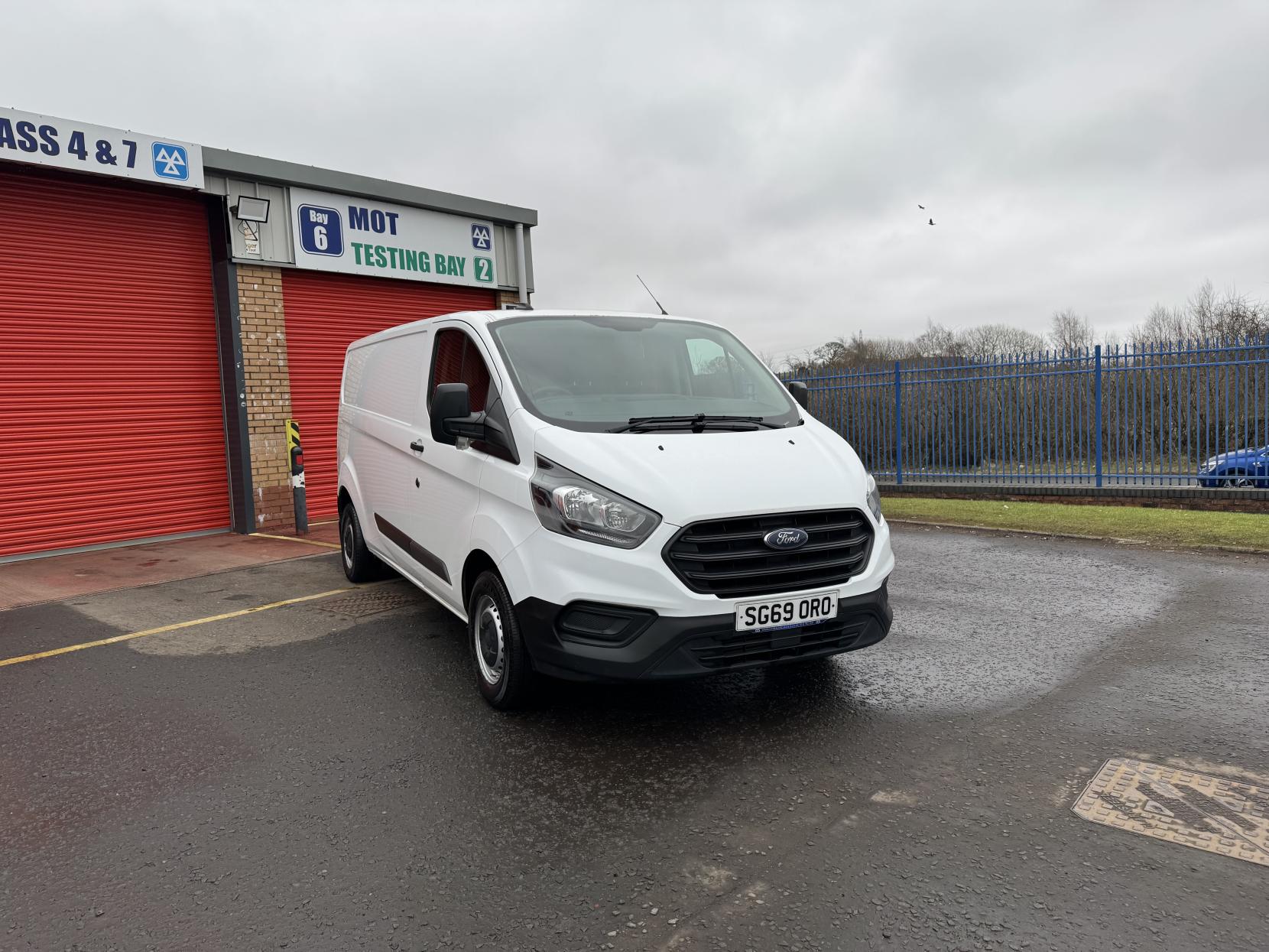 Ford Transit Custom 2.0 300 EcoBlue Leader Panel Van 5dr Diesel Manual L2 H1 Euro 6 (s/s) (105 ps)