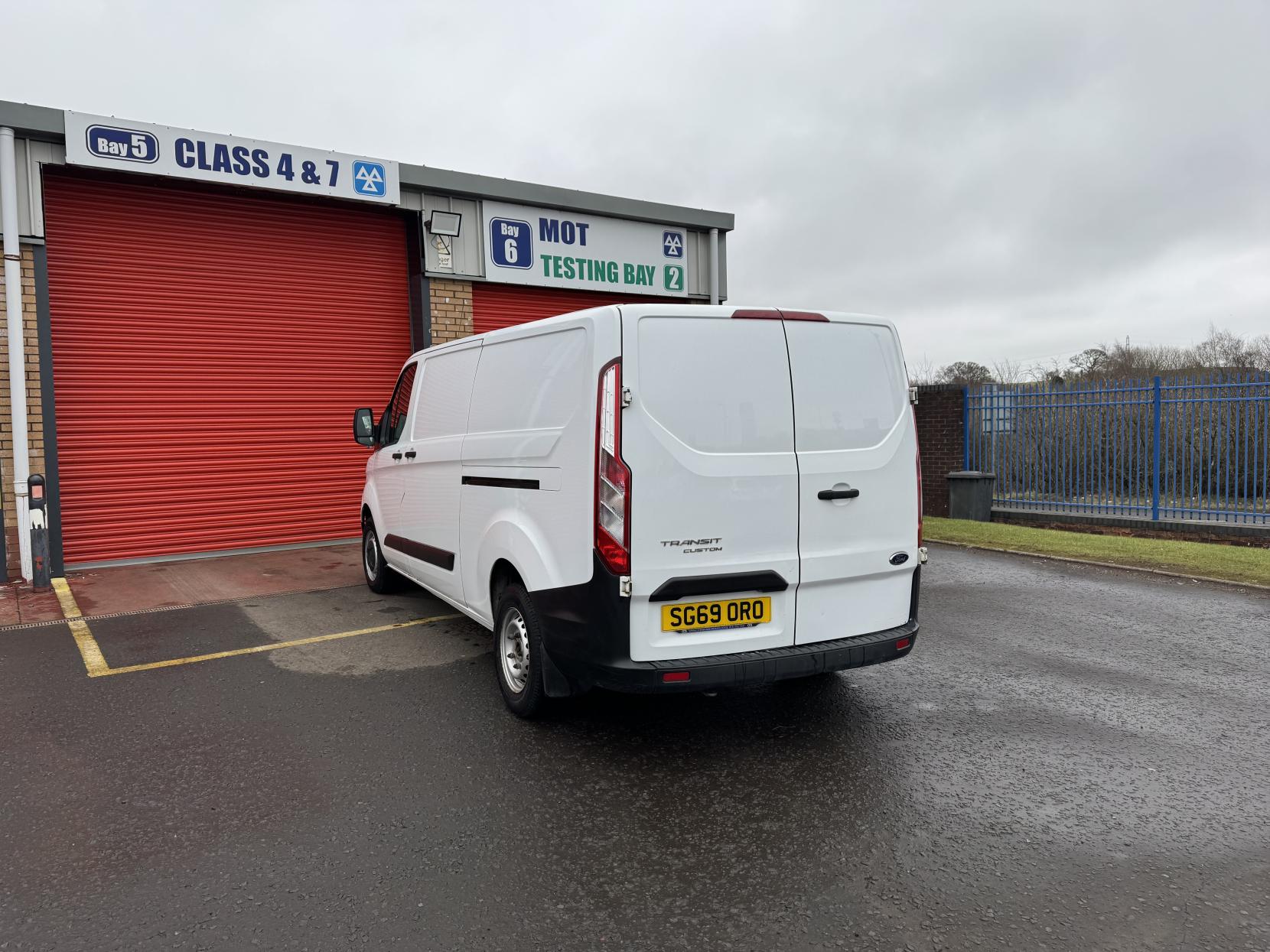 Ford Transit Custom 2.0 300 EcoBlue Leader Panel Van 5dr Diesel Manual L2 H1 Euro 6 (s/s) (105 ps)