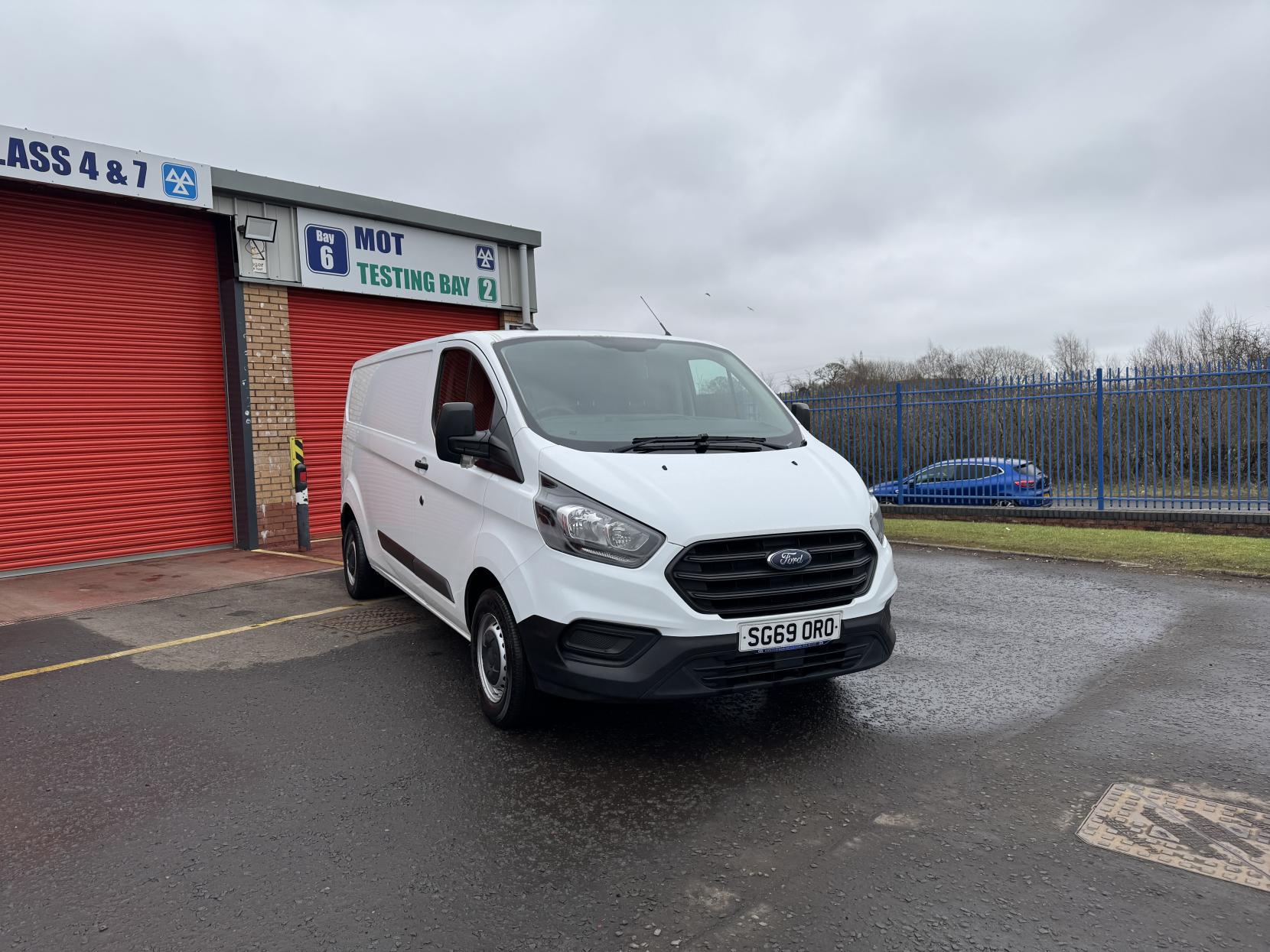 Ford Transit Custom 2.0 300 EcoBlue Leader Panel Van 5dr Diesel Manual L2 H1 Euro 6 (s/s) (105 ps)