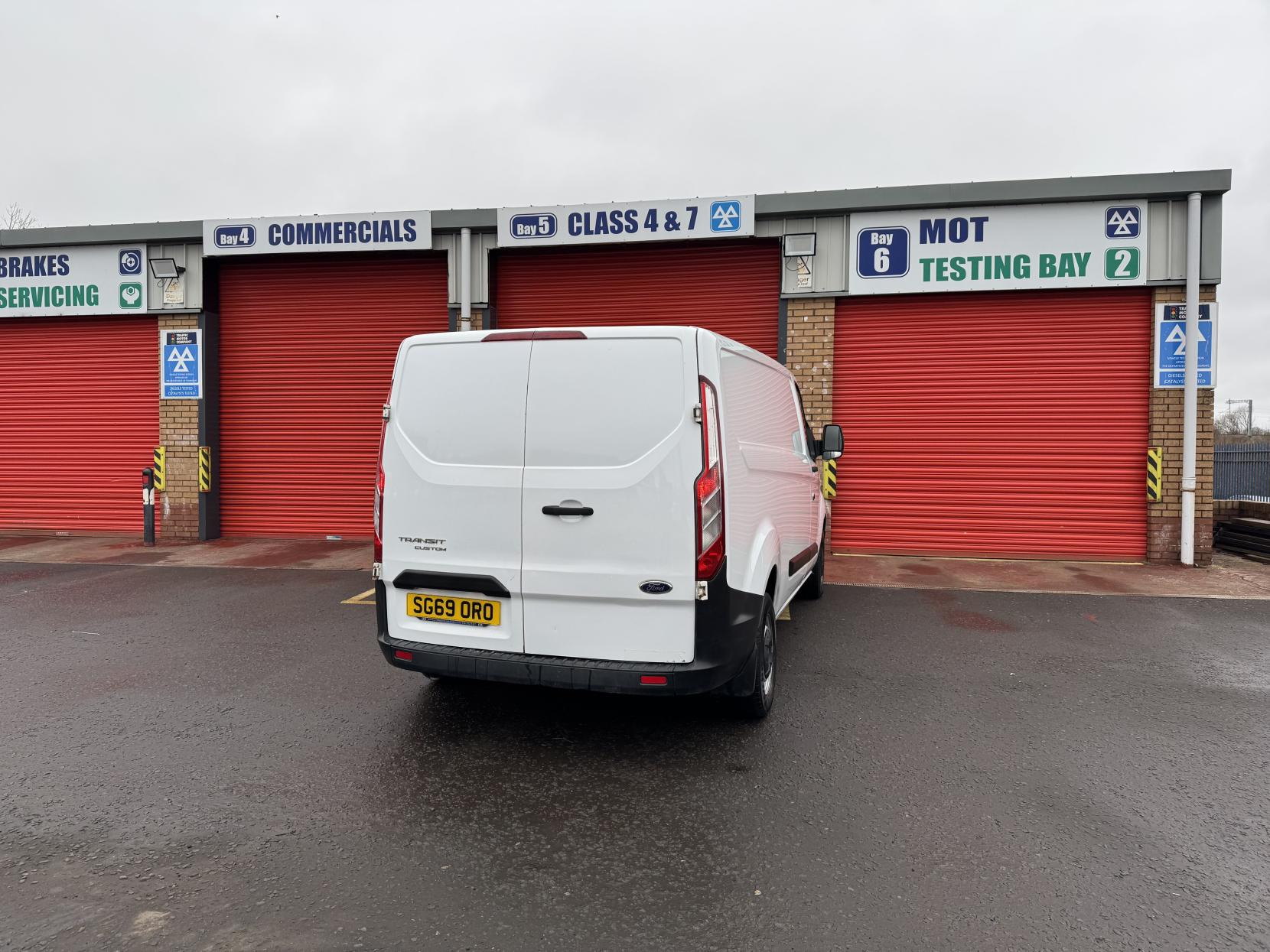 Ford Transit Custom 2.0 300 EcoBlue Leader Panel Van 5dr Diesel Manual L2 H1 Euro 6 (s/s) (105 ps)