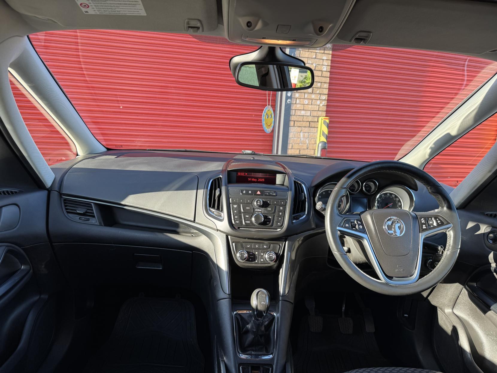 Vauxhall Zafira Tourer 1.4i Turbo SE MPV 5dr Petrol Manual Euro 6 (140 ps)