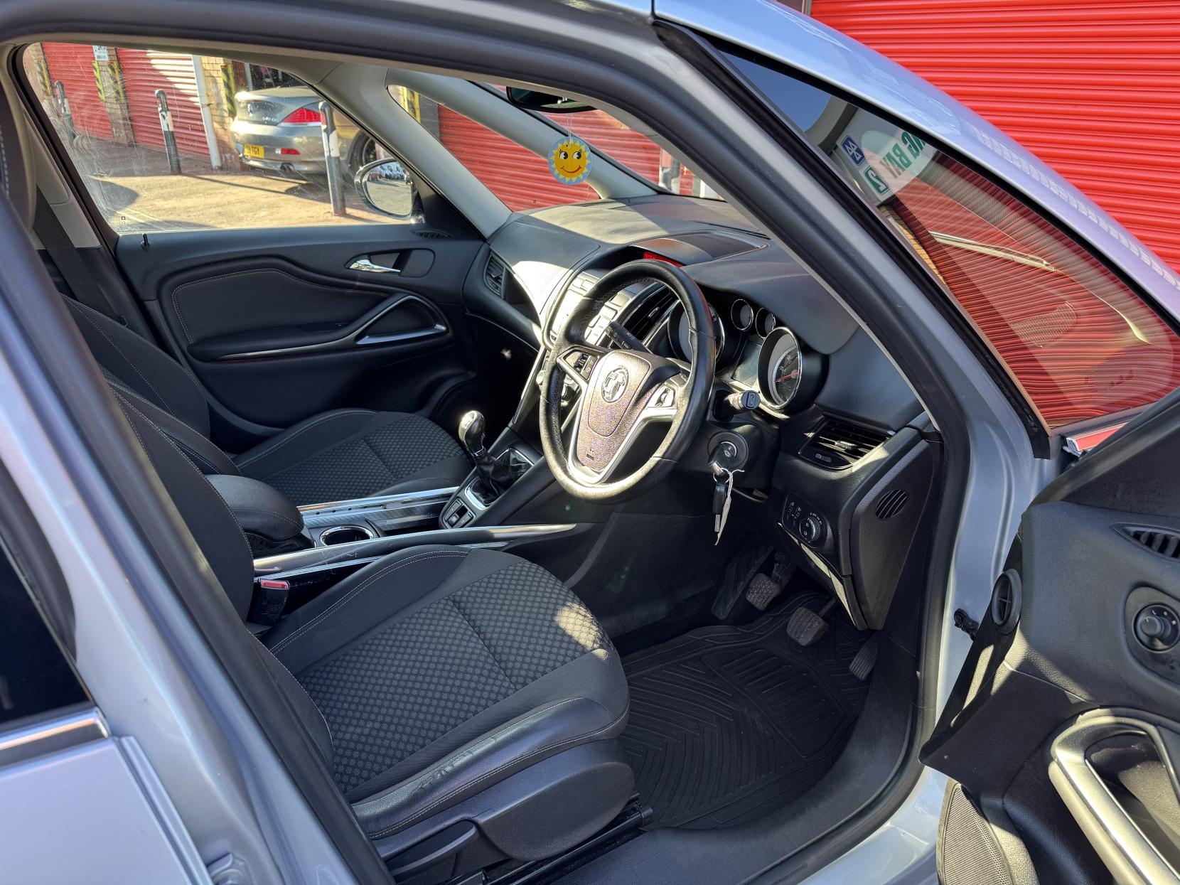 Vauxhall Zafira Tourer 1.4i Turbo SE MPV 5dr Petrol Manual Euro 6 (140 ps)