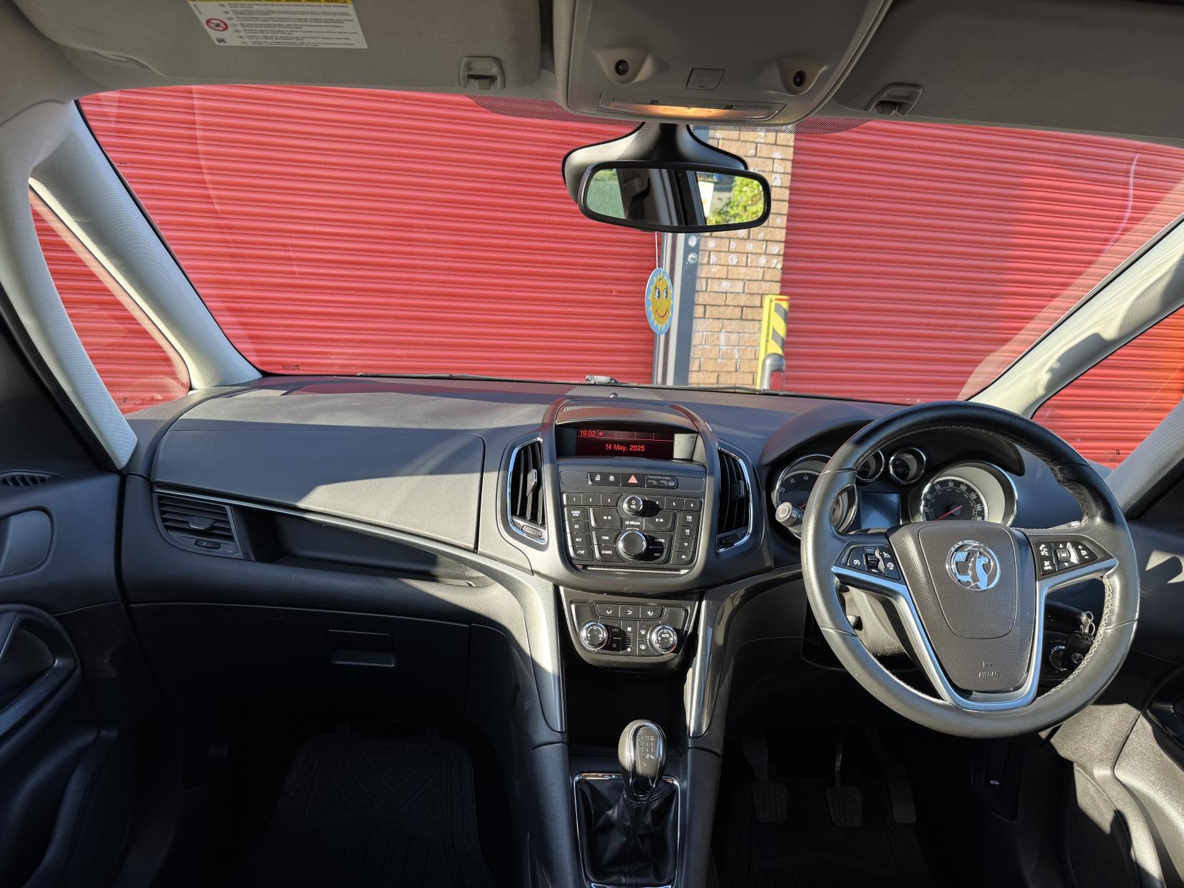 Vauxhall Zafira Tourer 1.4i Turbo SE MPV 5dr Petrol Manual Euro 6 (140 ps)