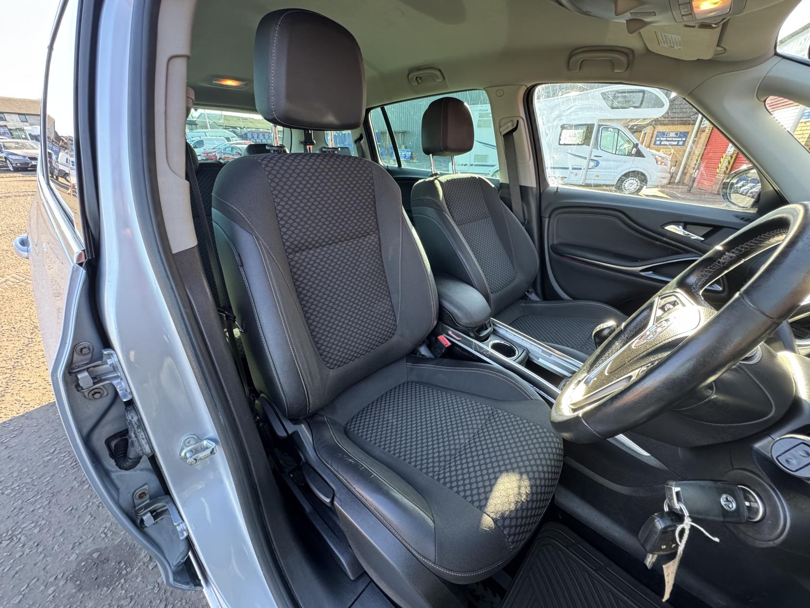 Vauxhall Zafira Tourer 1.4i Turbo SE MPV 5dr Petrol Manual Euro 6 (140 ps)