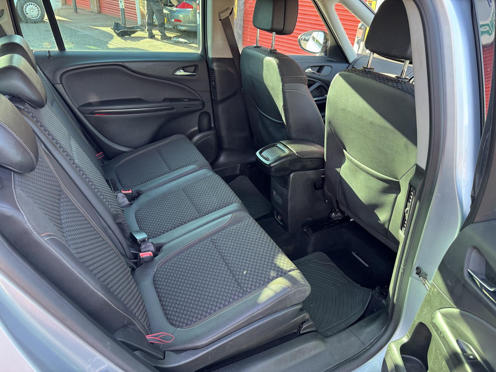 Vauxhall Zafira Tourer 1.4i Turbo SE MPV 5dr Petrol Manual Euro 6 (140 ps)