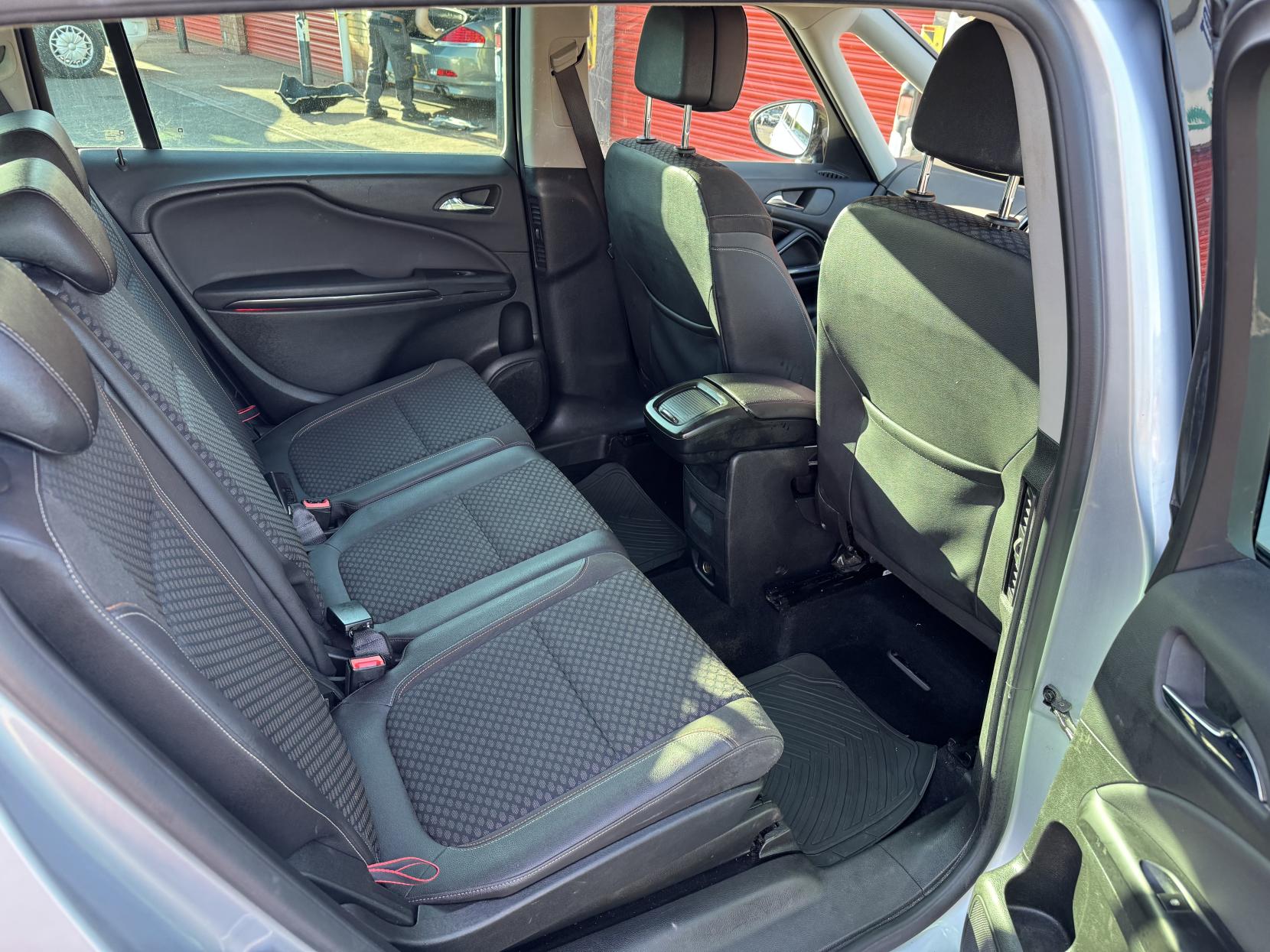 Vauxhall Zafira Tourer 1.4i Turbo SE MPV 5dr Petrol Manual Euro 6 (140 ps)