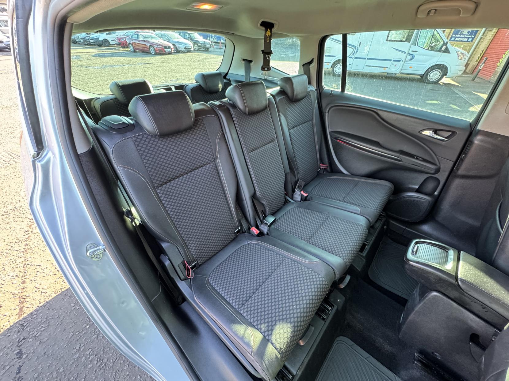 Vauxhall Zafira Tourer 1.4i Turbo SE MPV 5dr Petrol Manual Euro 6 (140 ps)