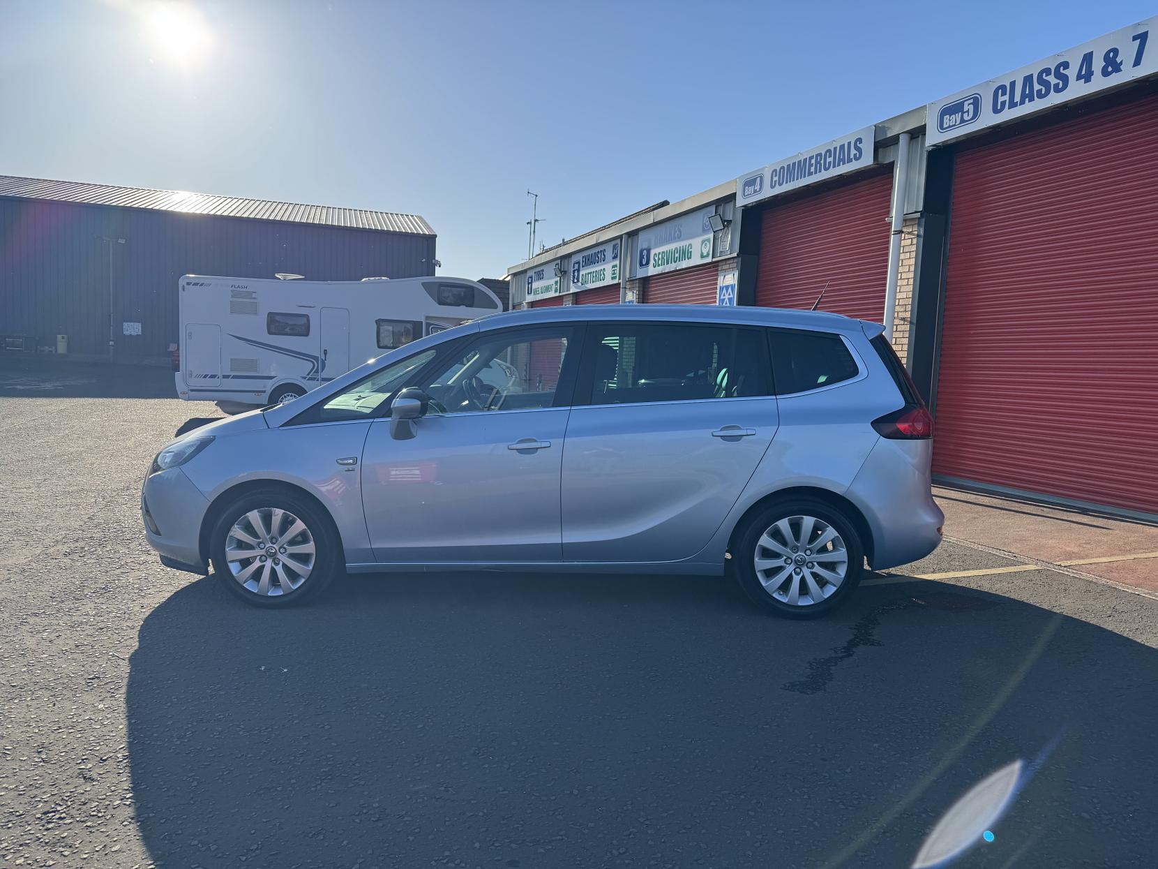 Vauxhall Zafira Tourer 1.4i Turbo SE MPV 5dr Petrol Manual Euro 6 (140 ps)