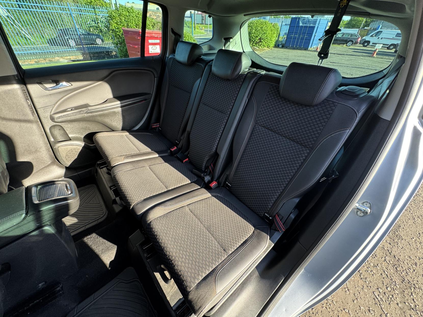 Vauxhall Zafira Tourer 1.4i Turbo SE MPV 5dr Petrol Manual Euro 6 (140 ps)