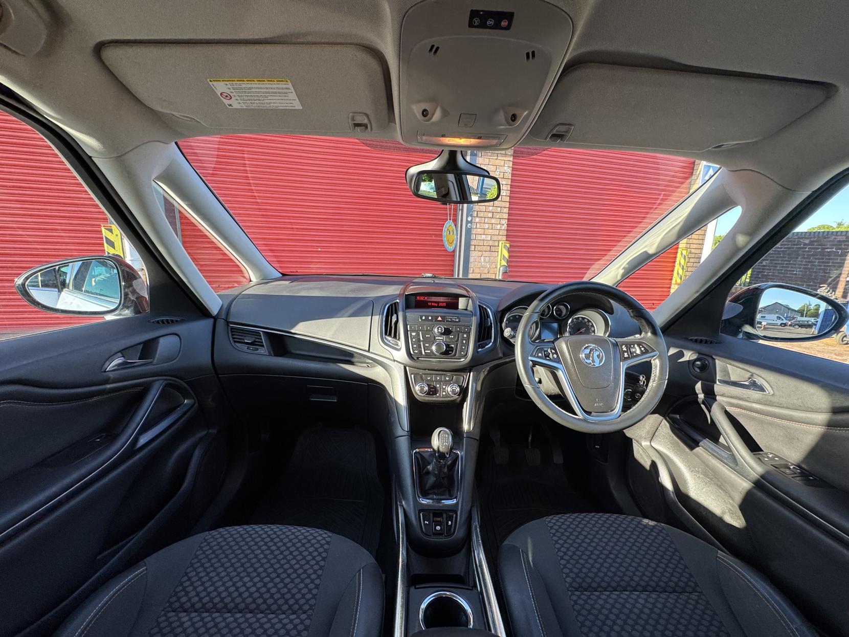 Vauxhall Zafira Tourer 1.4i Turbo SE MPV 5dr Petrol Manual Euro 6 (140 ps)