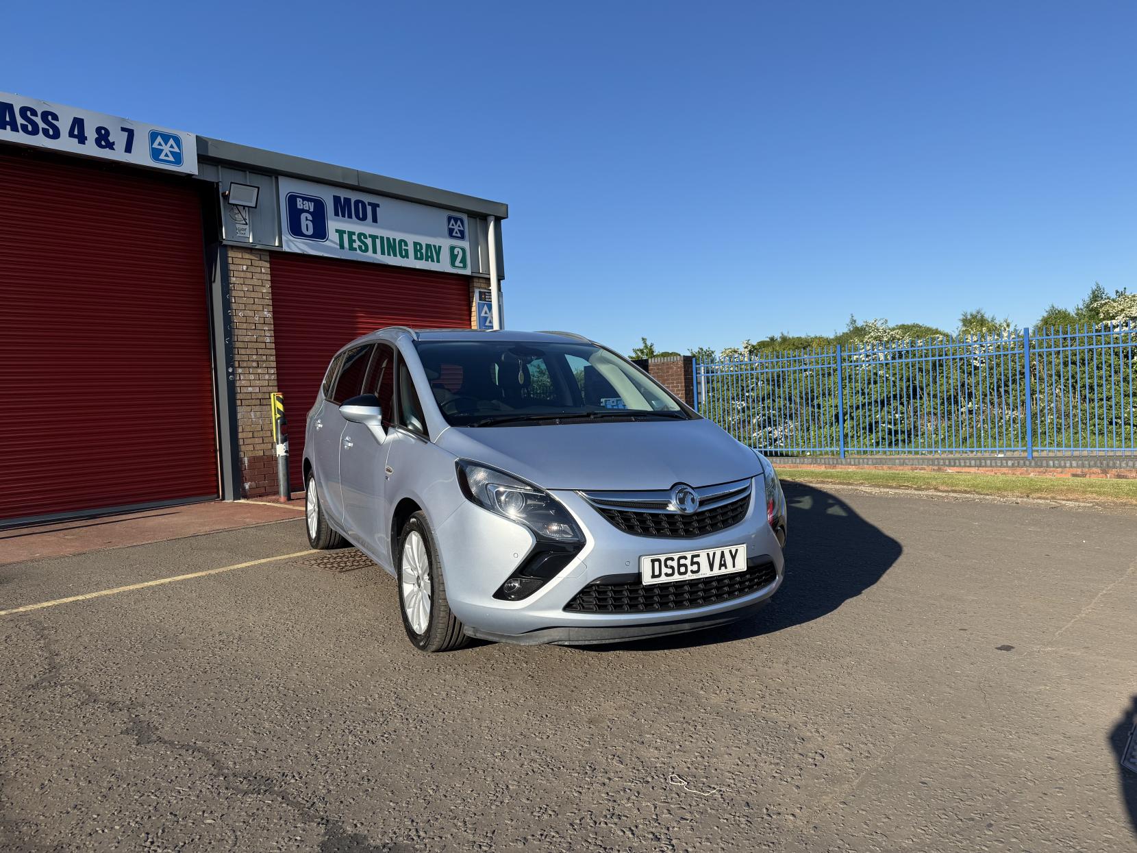 Vauxhall Zafira Tourer 1.4i Turbo SE MPV 5dr Petrol Manual Euro 6 (140 ps)