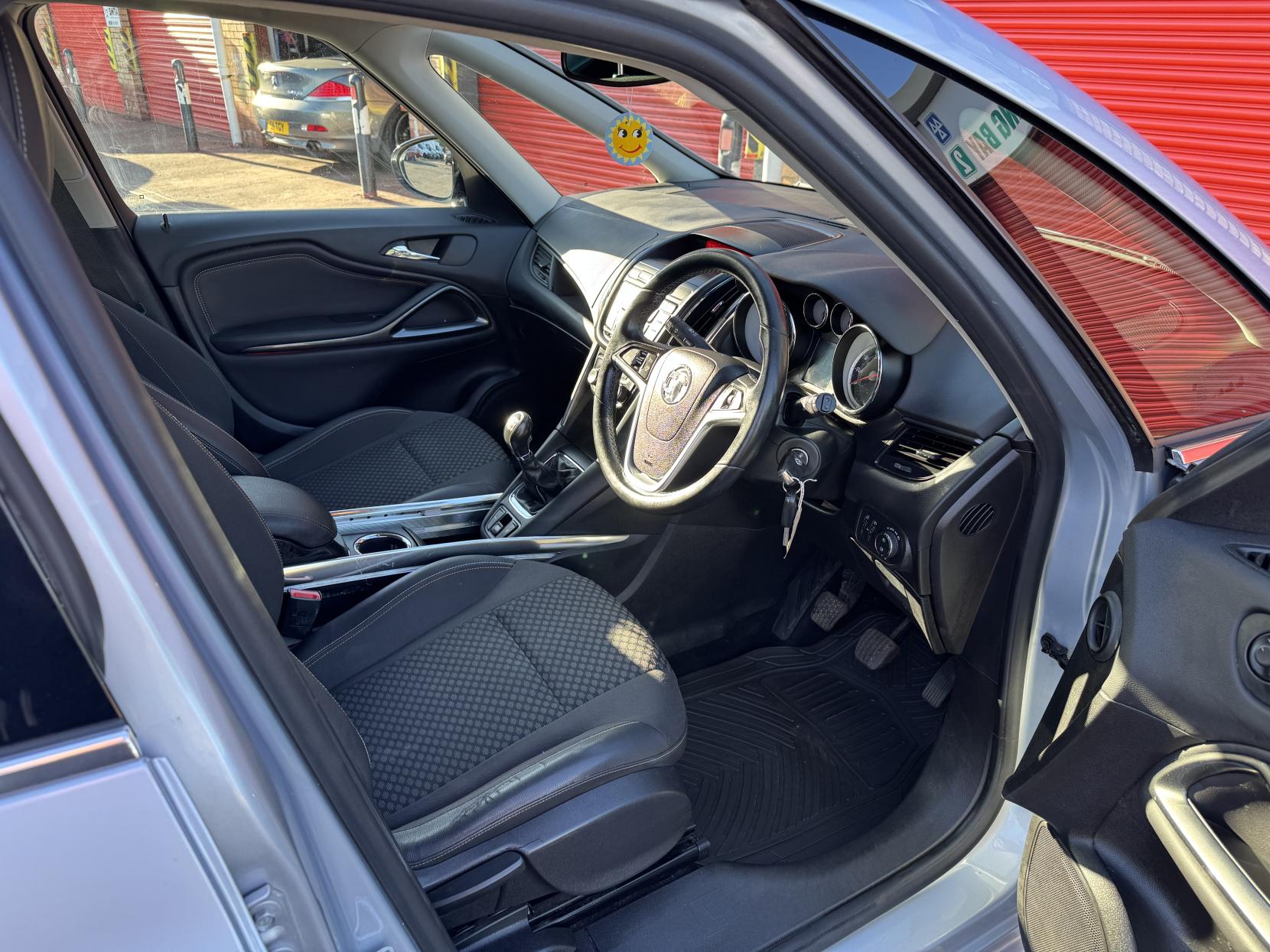 Vauxhall Zafira Tourer 1.4i Turbo SE MPV 5dr Petrol Manual Euro 6 (140 ps)