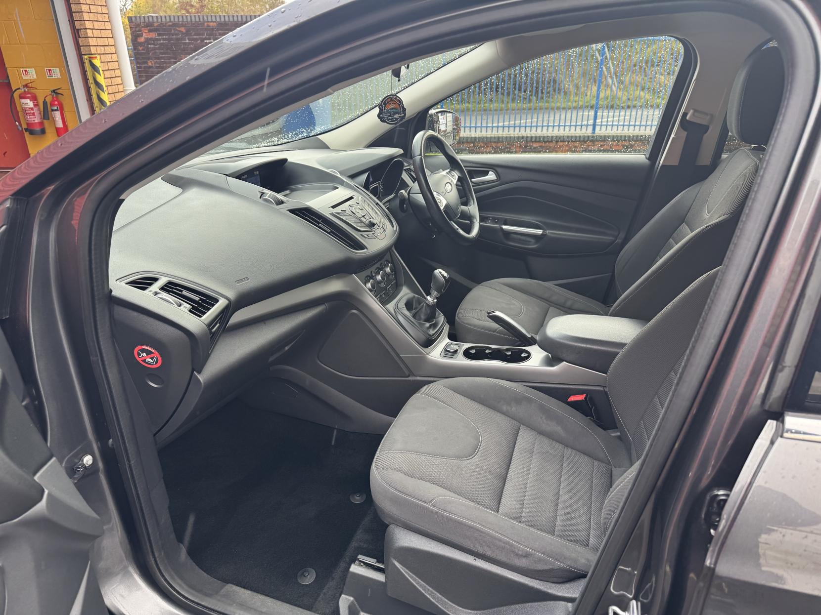 Ford Kuga 1.5T EcoBoost Zetec SUV 5dr Petrol Manual 2WD Euro 6 (s/s) (150 ps)