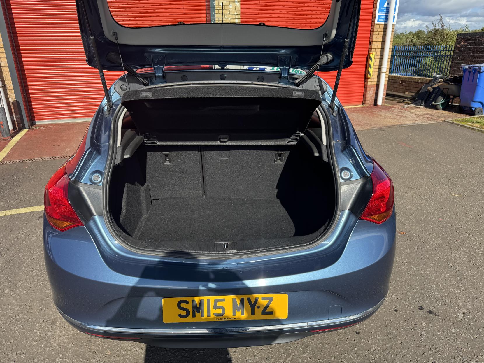 Vauxhall Astra 1.4i Excite Hatchback 5dr Petrol Manual Euro 6 (100 ps)