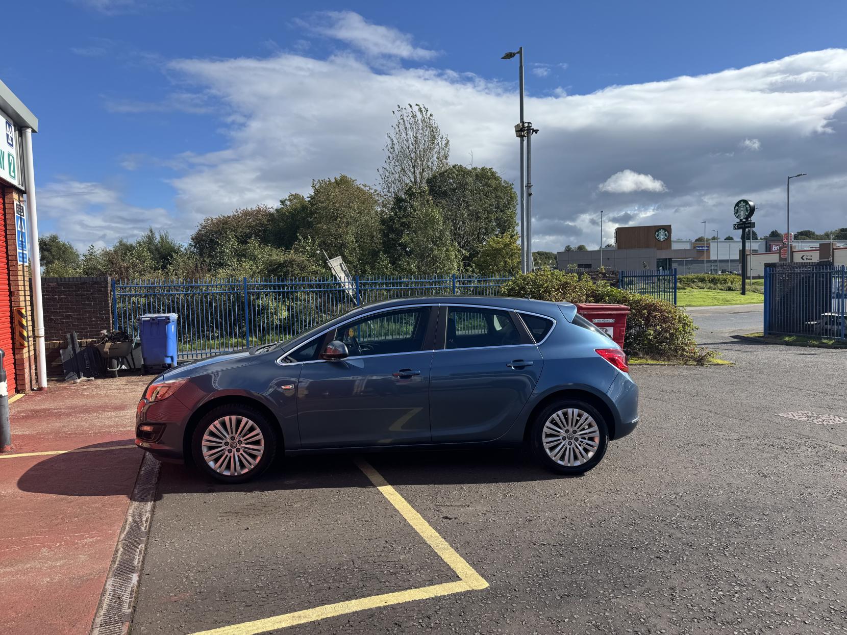 Vauxhall Astra 1.4i Excite Hatchback 5dr Petrol Manual Euro 6 (100 ps)
