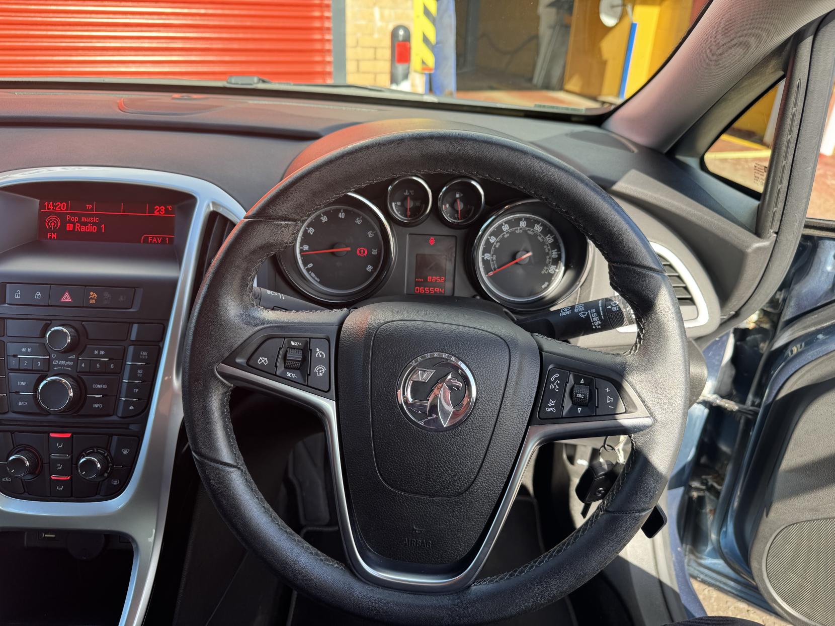 Vauxhall Astra 1.4i Excite Hatchback 5dr Petrol Manual Euro 6 (100 ps)