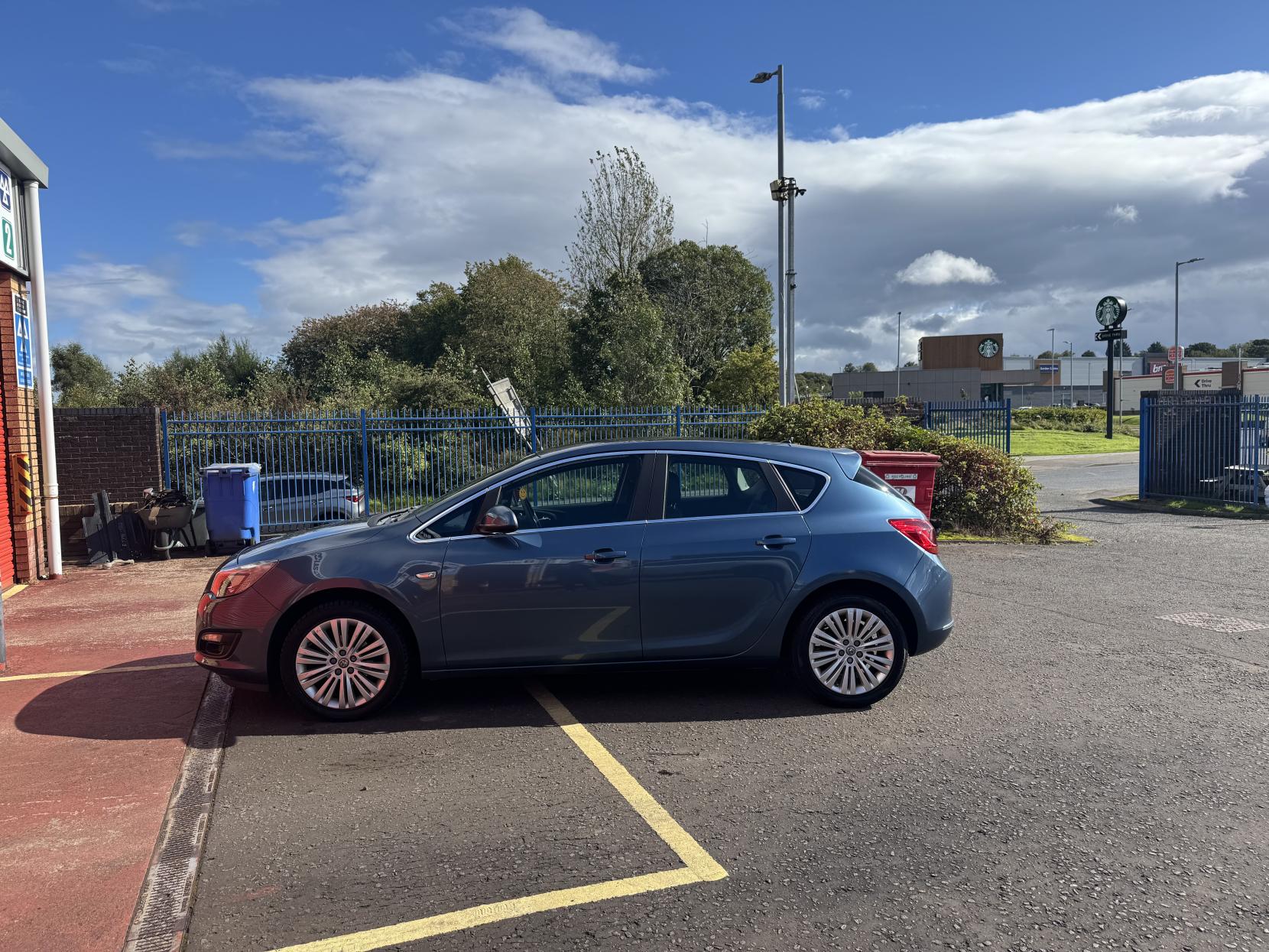 Vauxhall Astra 1.4i Excite Hatchback 5dr Petrol Manual Euro 6 (100 ps)