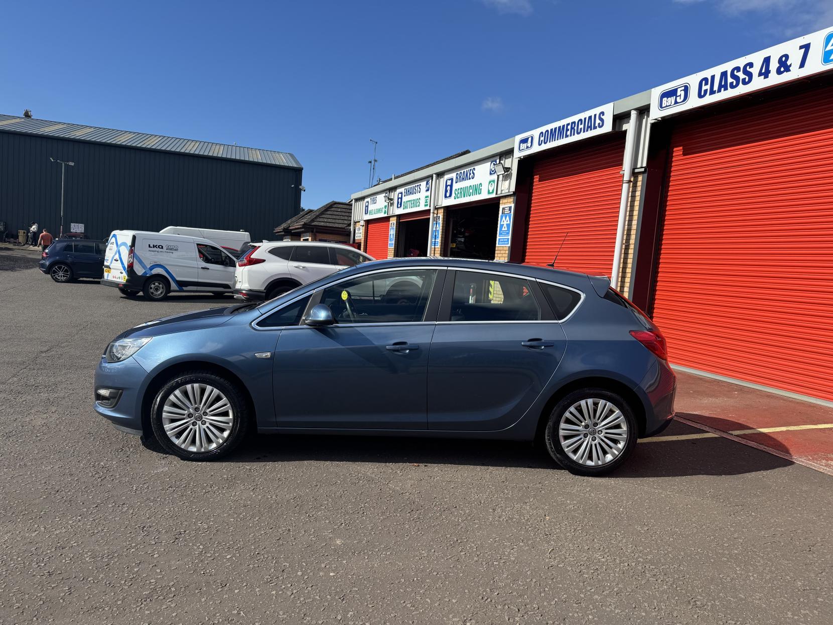 Vauxhall Astra 1.4i Excite Hatchback 5dr Petrol Manual Euro 6 (100 ps)