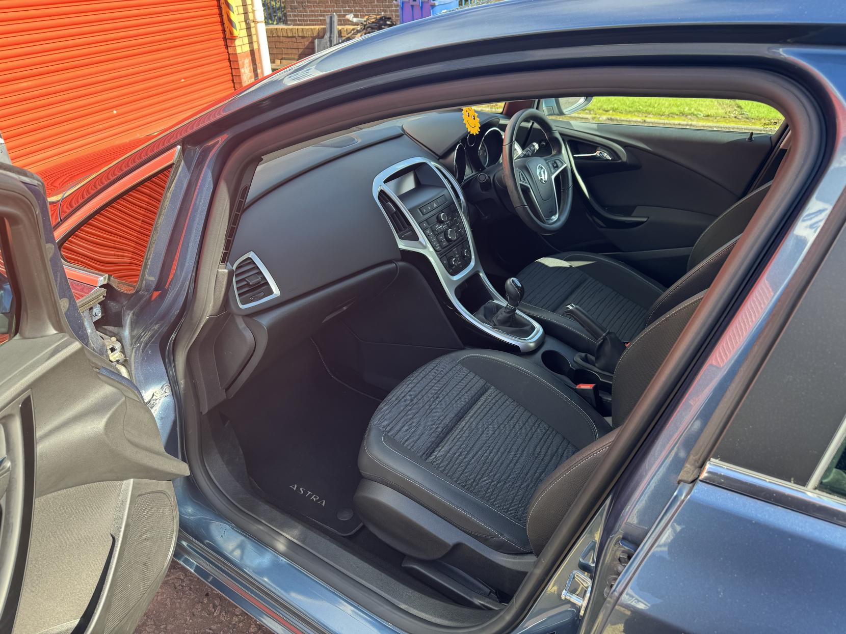 Vauxhall Astra 1.4i Excite Hatchback 5dr Petrol Manual Euro 6 (100 ps)