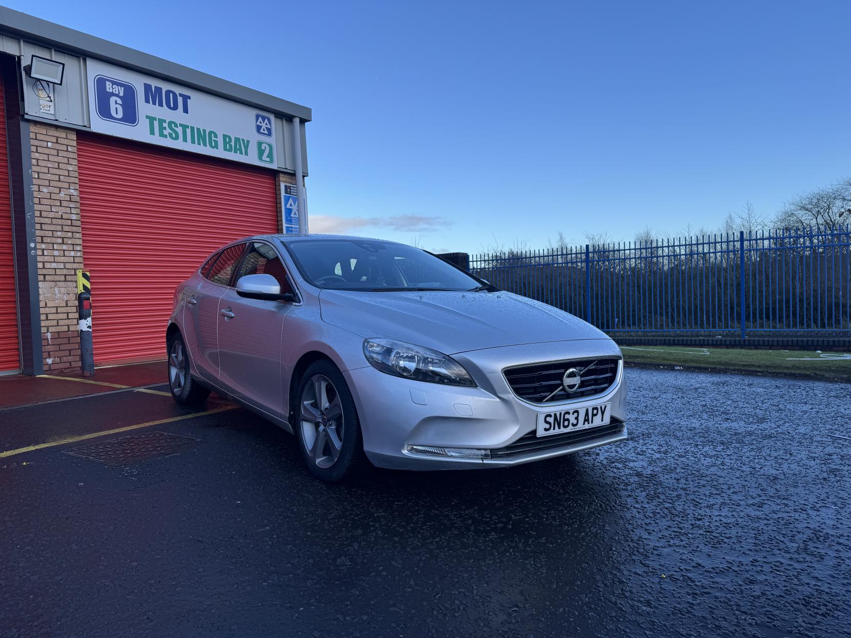 Volvo V40 1.6 D2 SE Hatchback 5dr Diesel Manual Euro 5 (s/s) (115 ps)
