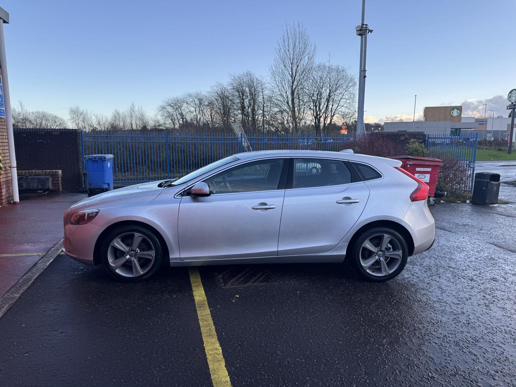 Volvo V40 1.6 D2 SE Hatchback 5dr Diesel Manual Euro 5 (s/s) (115 ps)