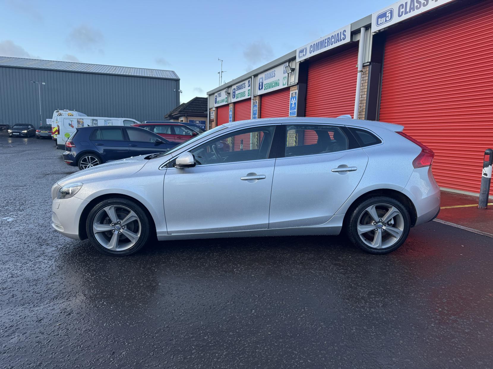 Volvo V40 1.6 D2 SE Hatchback 5dr Diesel Manual Euro 5 (s/s) (115 ps)