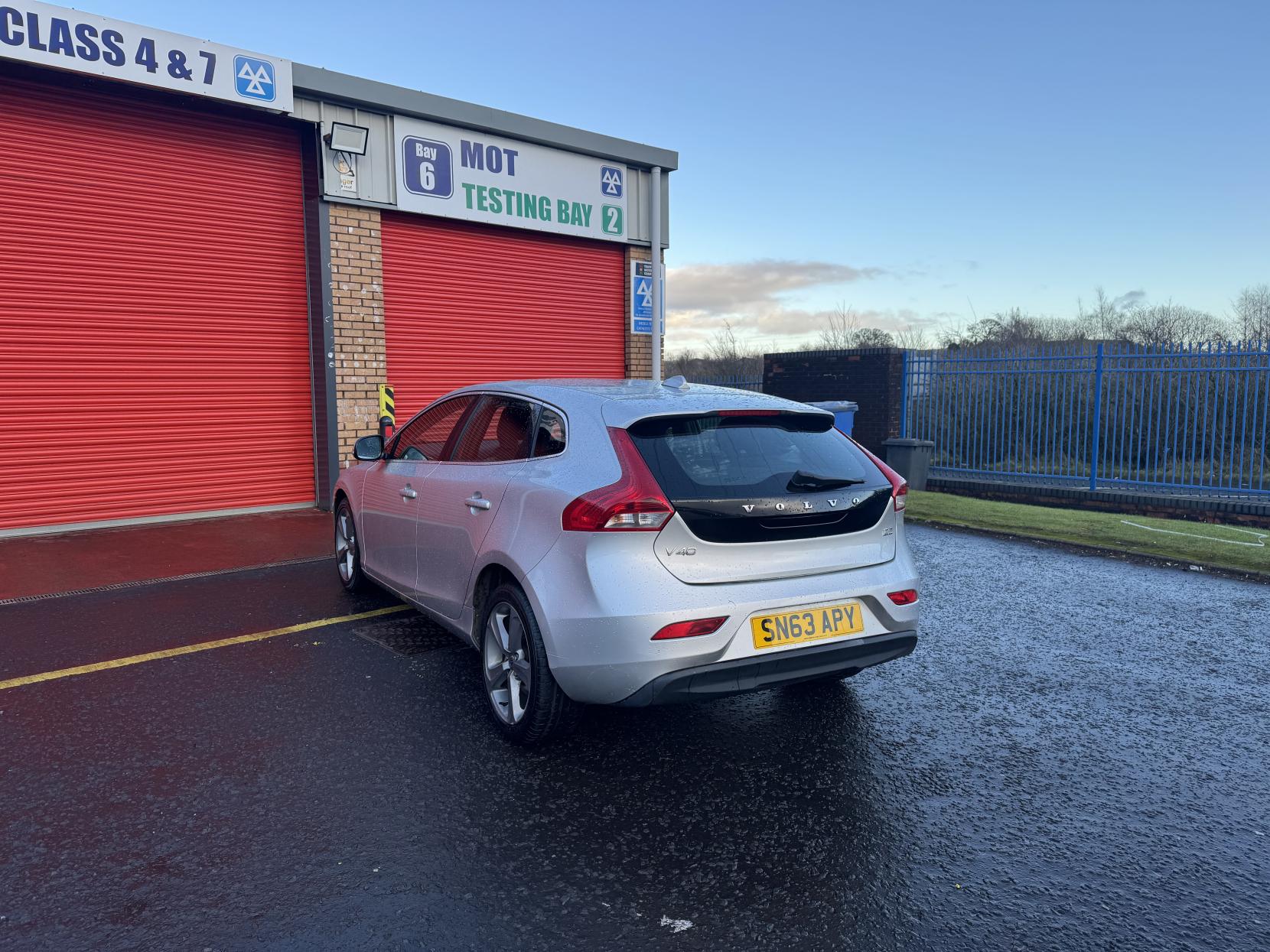 Volvo V40 1.6 D2 SE Hatchback 5dr Diesel Manual Euro 5 (s/s) (115 ps)