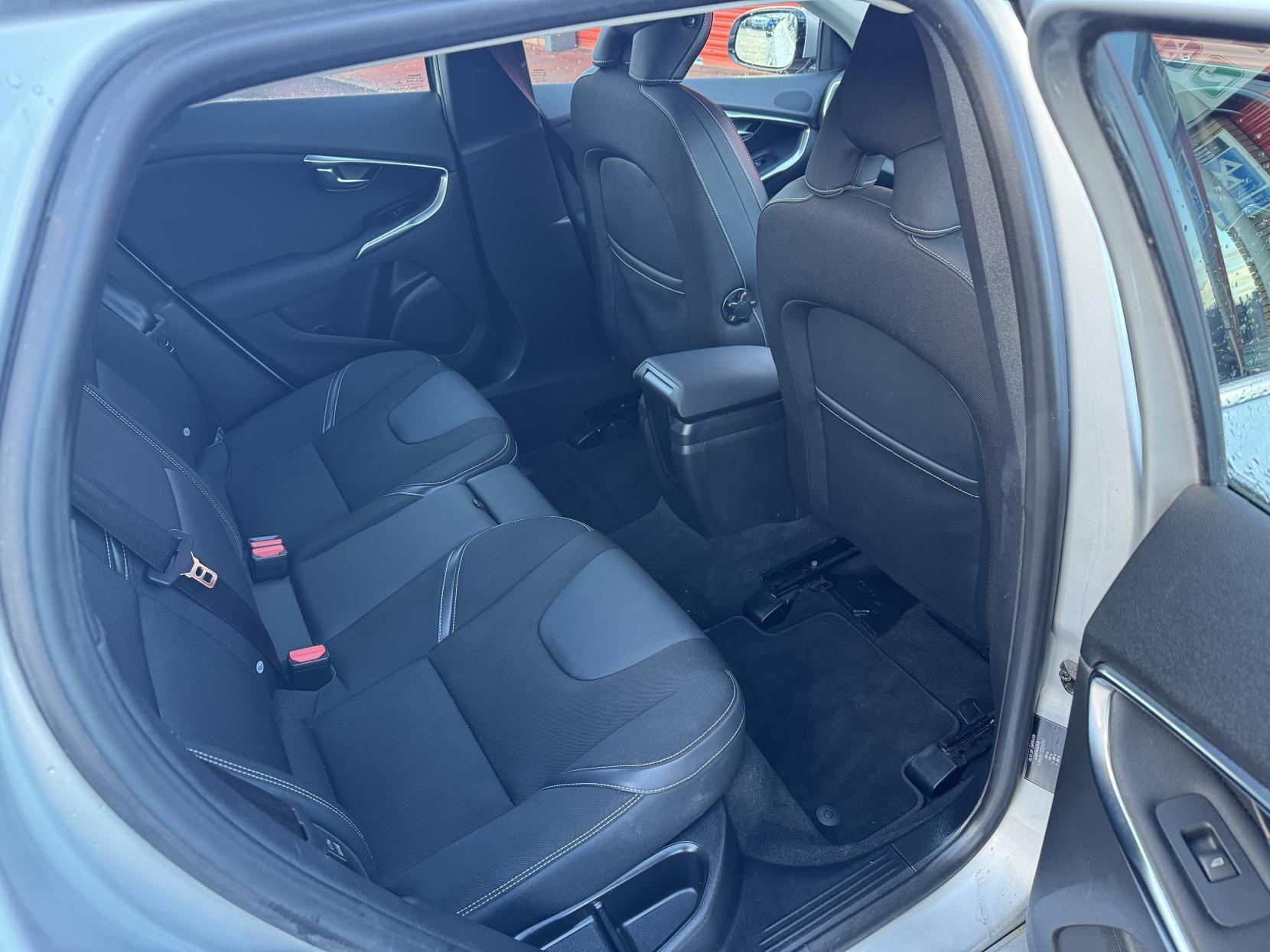 Volvo V40 1.6 D2 SE Hatchback 5dr Diesel Manual Euro 5 (s/s) (115 ps)