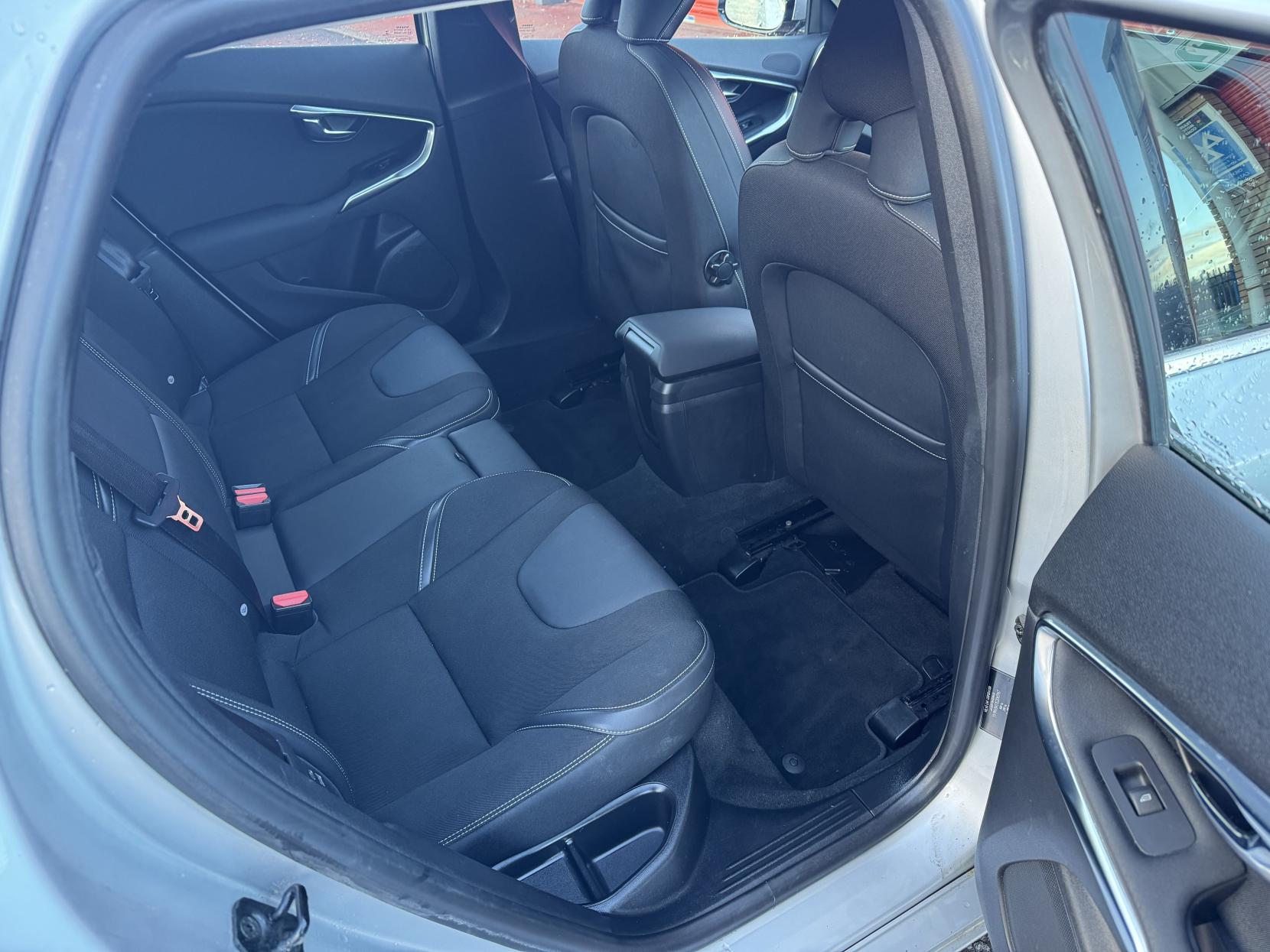 Volvo V40 1.6 D2 SE Hatchback 5dr Diesel Manual Euro 5 (s/s) (115 ps)