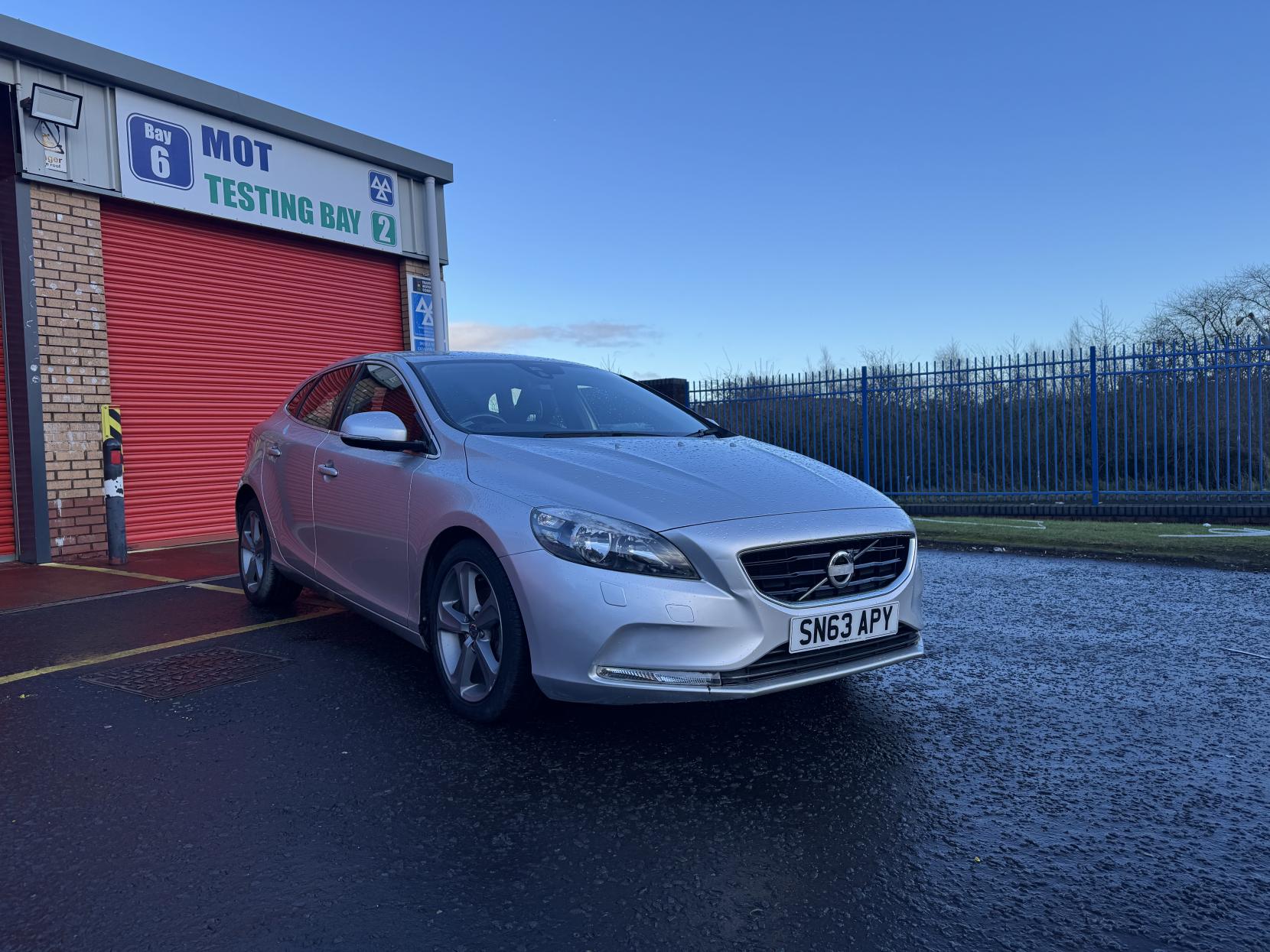 Volvo V40 1.6 D2 SE Hatchback 5dr Diesel Manual Euro 5 (s/s) (115 ps)