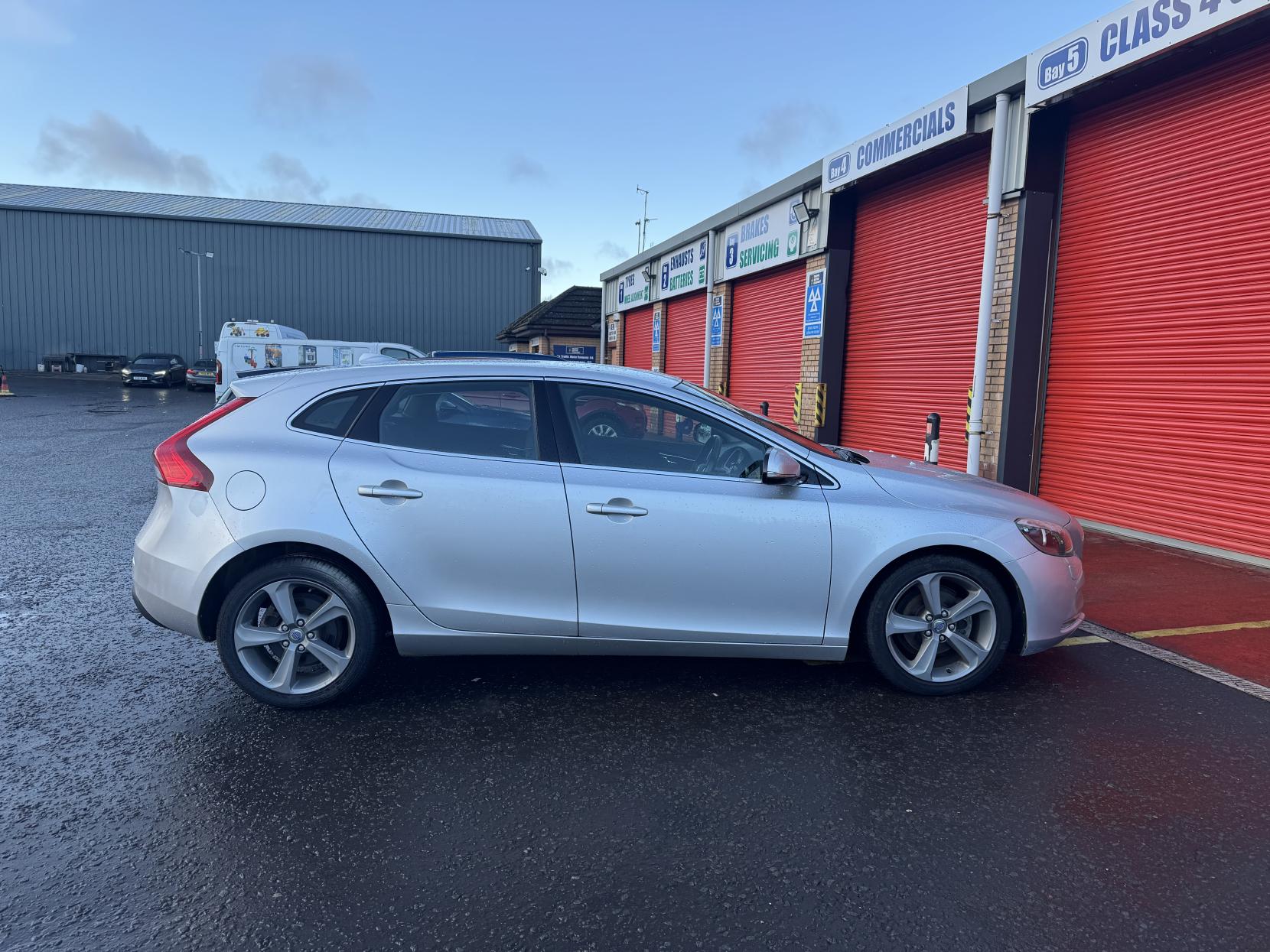 Volvo V40 1.6 D2 SE Hatchback 5dr Diesel Manual Euro 5 (s/s) (115 ps)