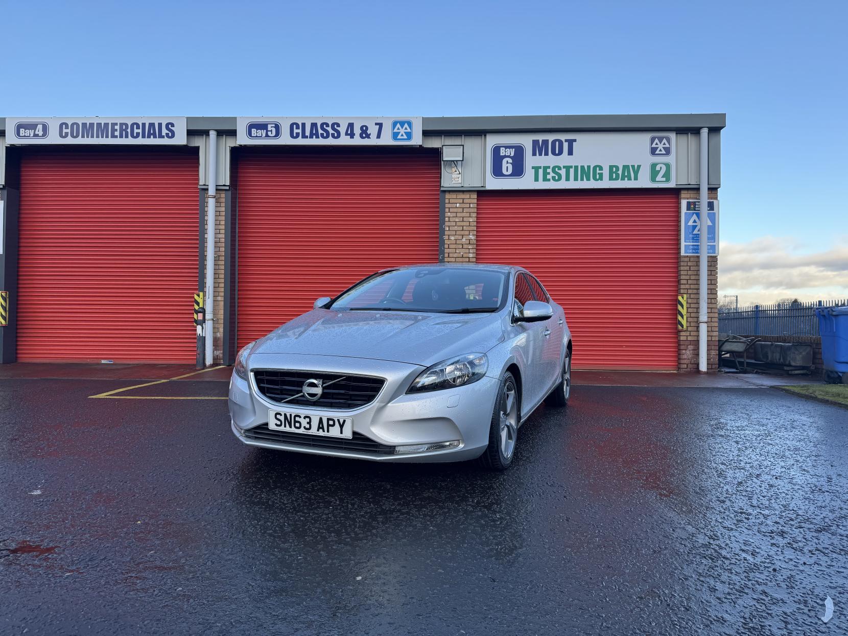 Volvo V40 1.6 D2 SE Hatchback 5dr Diesel Manual Euro 5 (s/s) (115 ps)