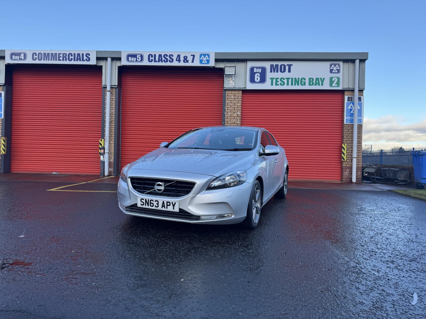 Volvo V40 1.6 D2 SE Hatchback 5dr Diesel Manual Euro 5 (s/s) (115 ps)