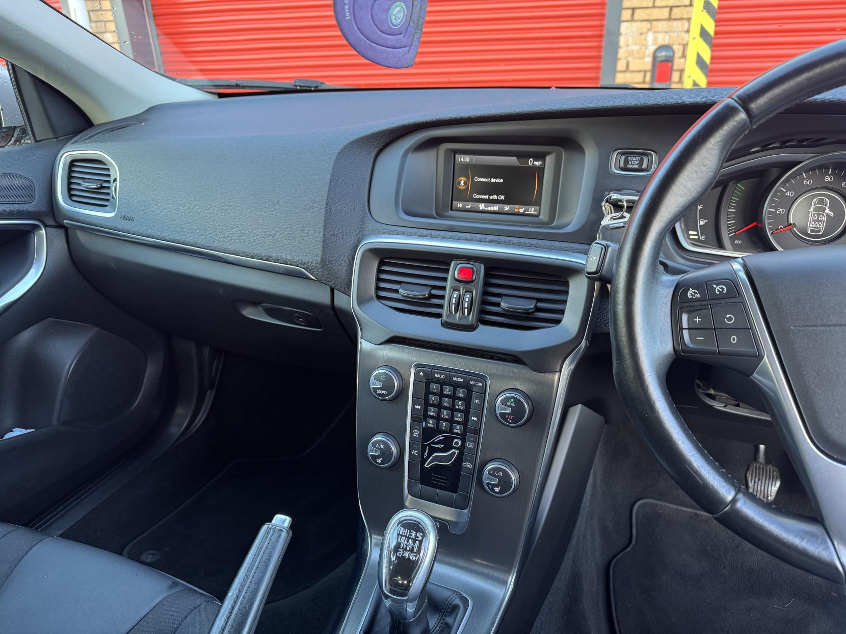 Volvo V40 1.6 D2 SE Hatchback 5dr Diesel Manual Euro 5 (s/s) (115 ps)