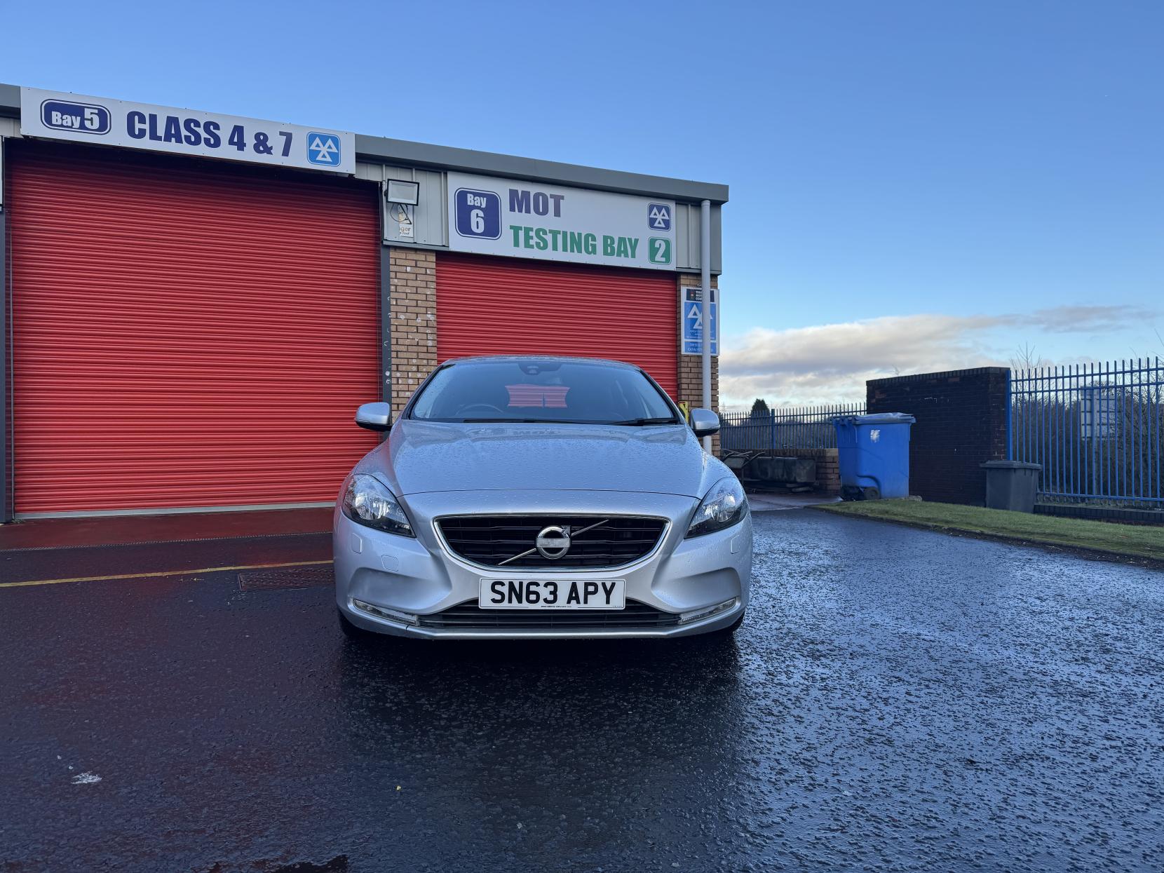 Volvo V40 1.6 D2 SE Hatchback 5dr Diesel Manual Euro 5 (s/s) (115 ps)